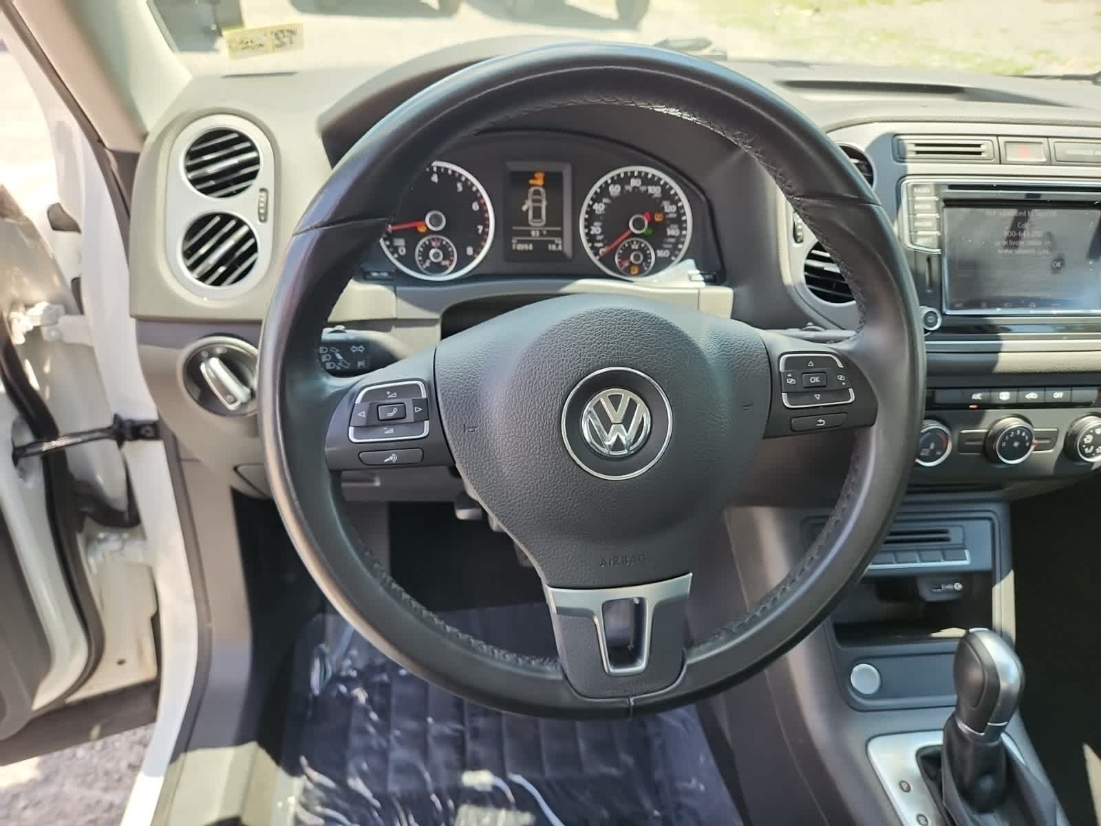 Thumbnail: 2017 Volkswagen Tiguan - 12