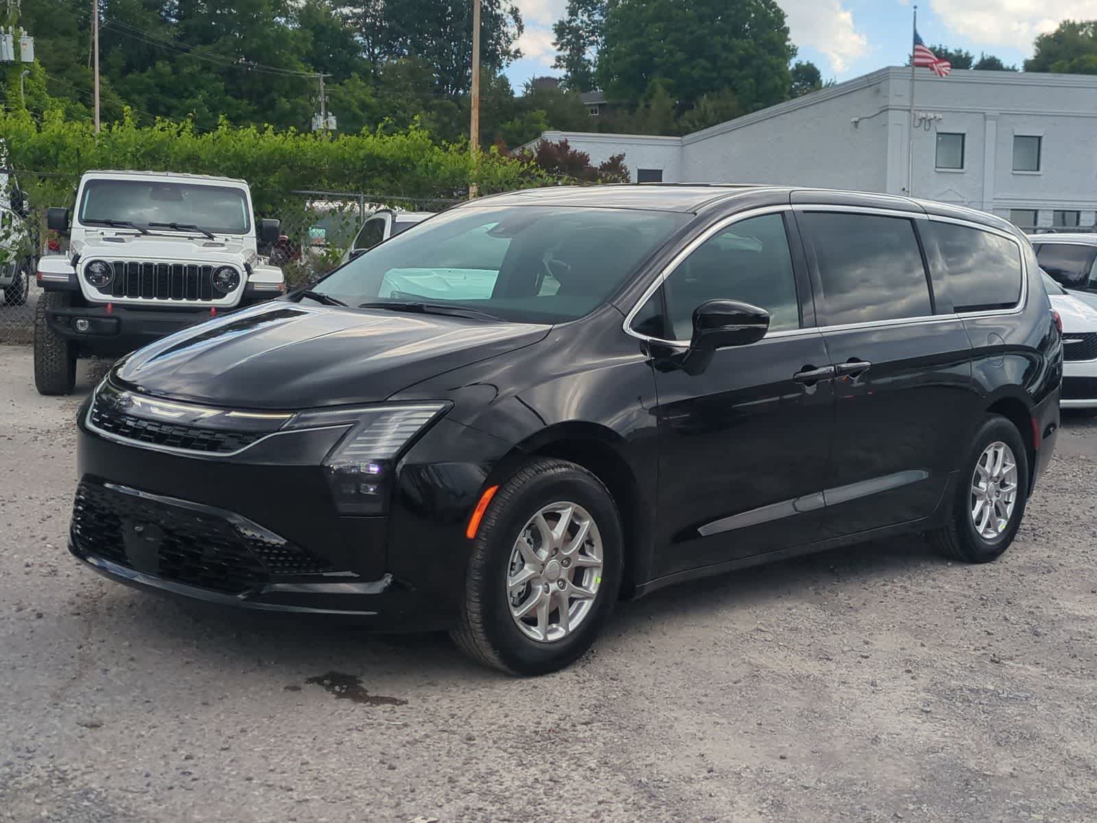 Thumbnail: 2027 Chrysler Pacifica - 4