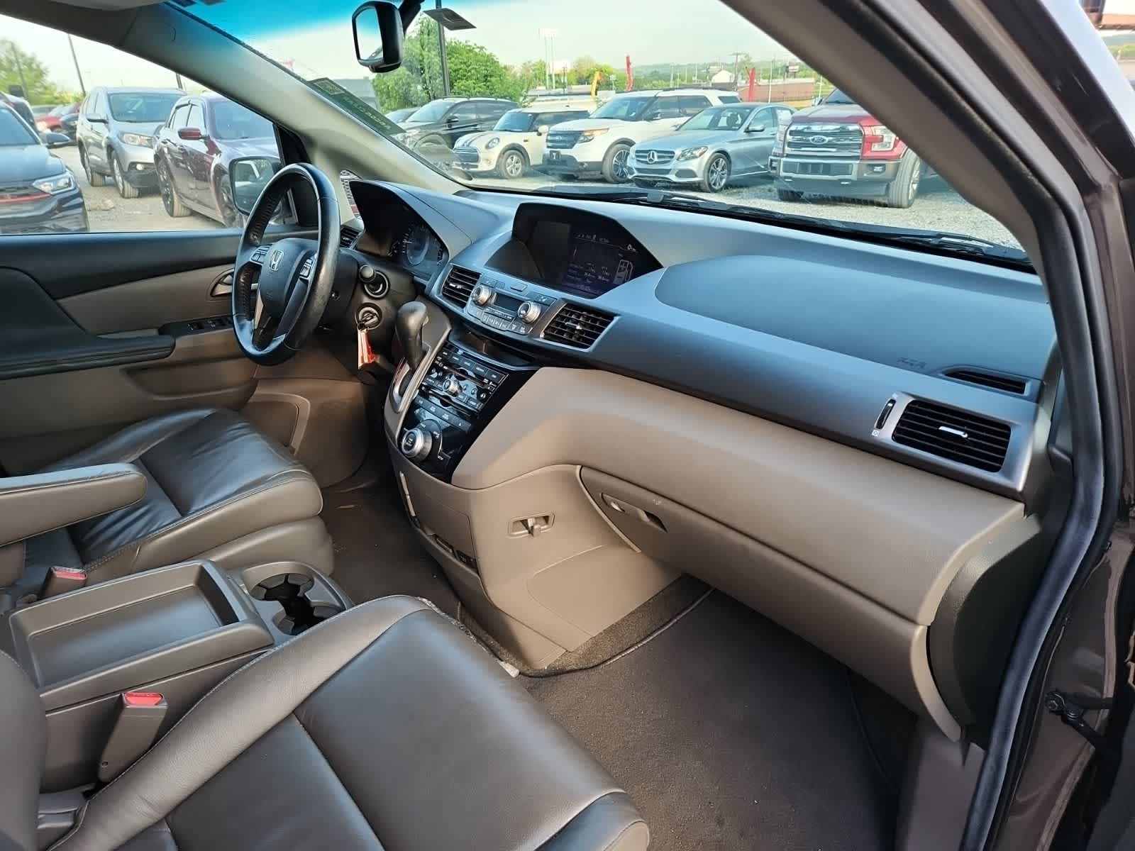 Thumbnail: 2012 Honda Odyssey - 17