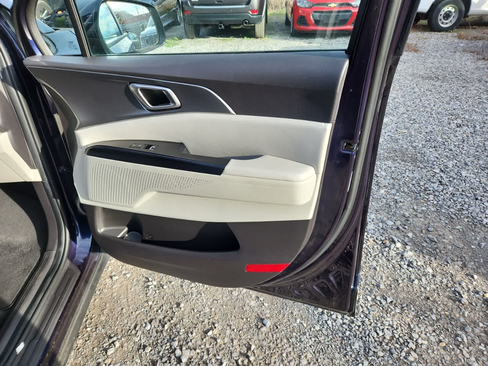 Thumbnail: 2022 Kia Carnival - 22