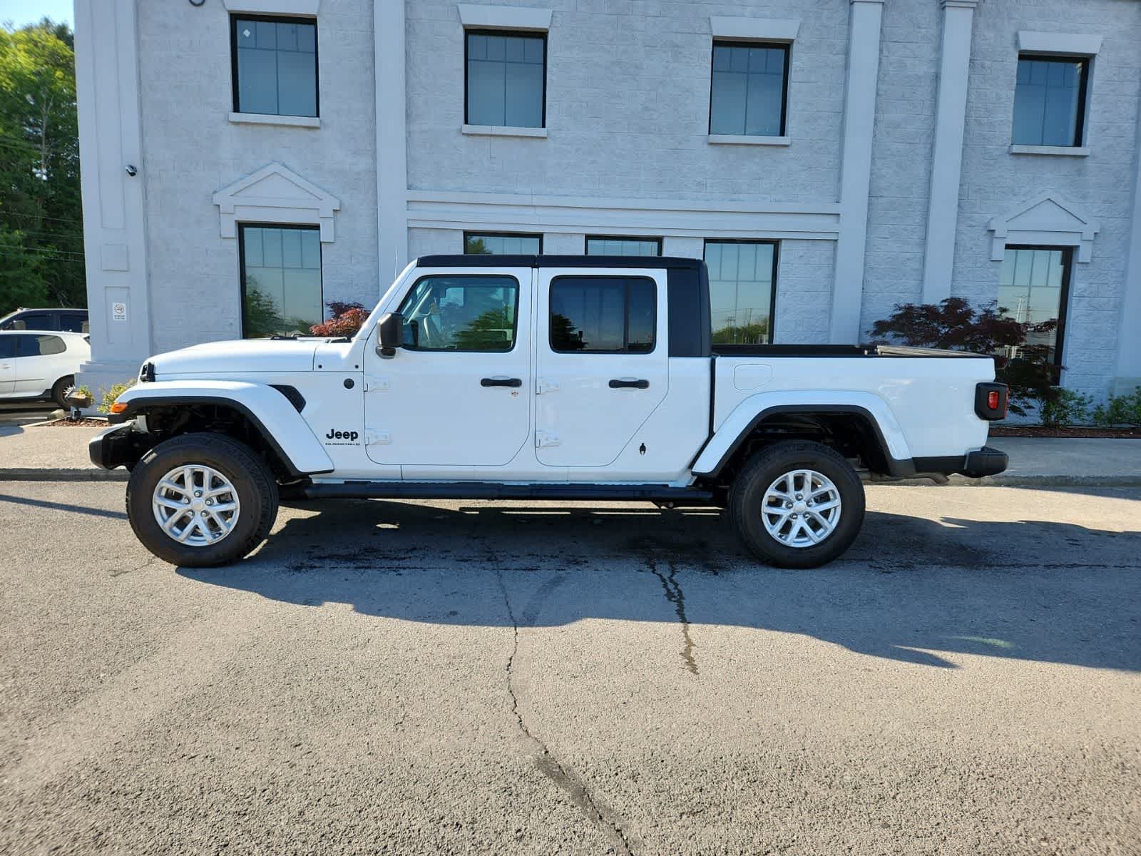 Thumbnail: 2023 Jeep Gladiator - 2