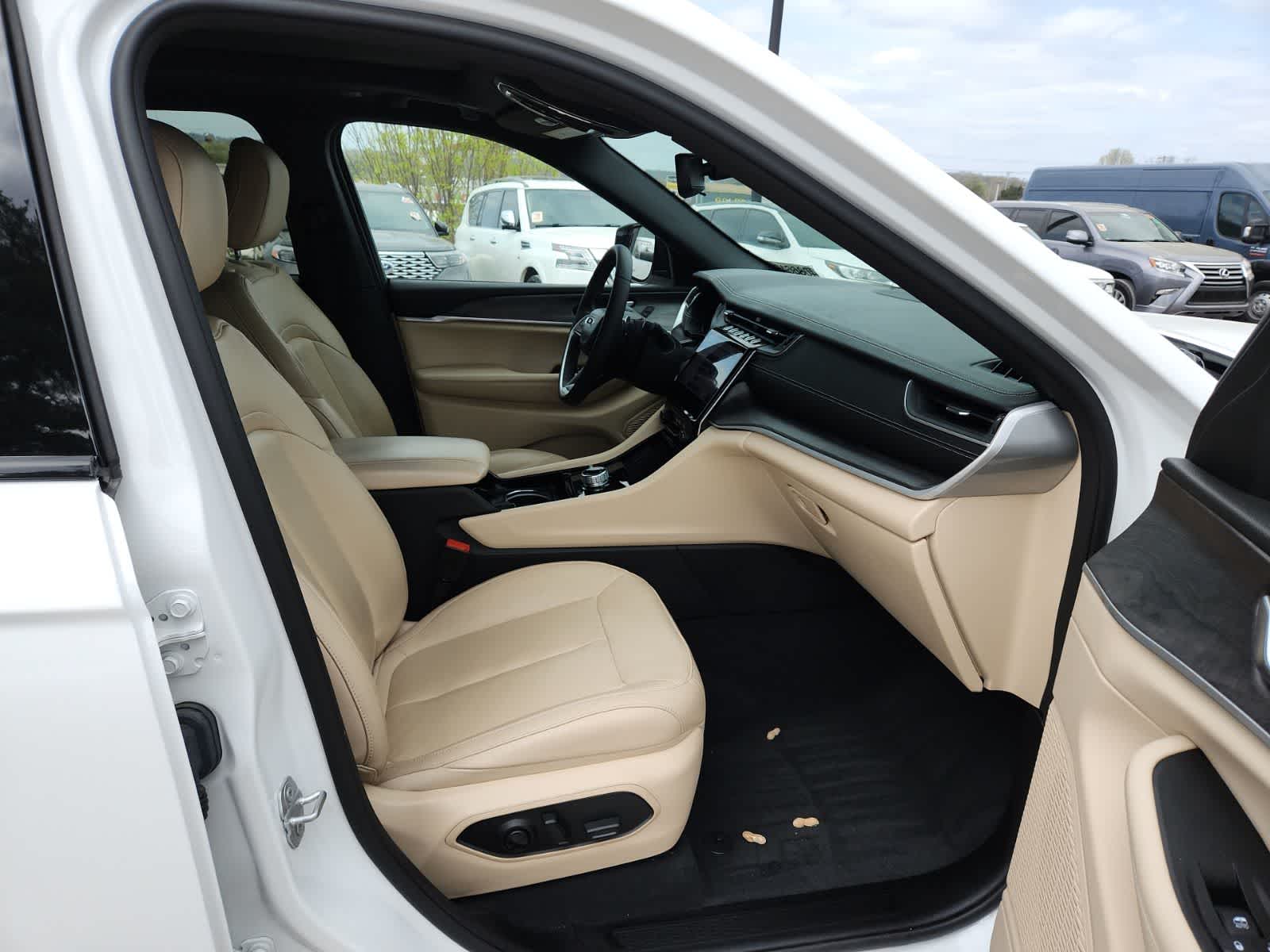 Thumbnail: 2023 Jeep Grand Cherokee - 21