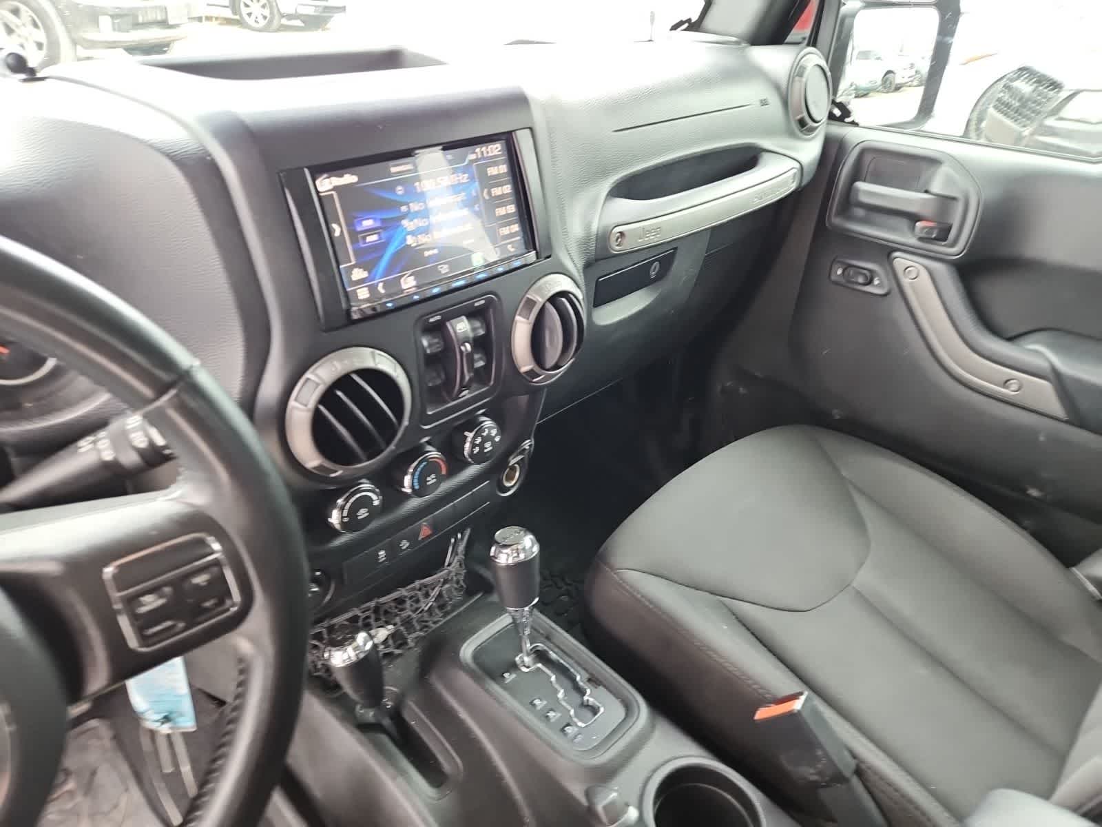 Thumbnail: 2015 Jeep Wrangler - 10