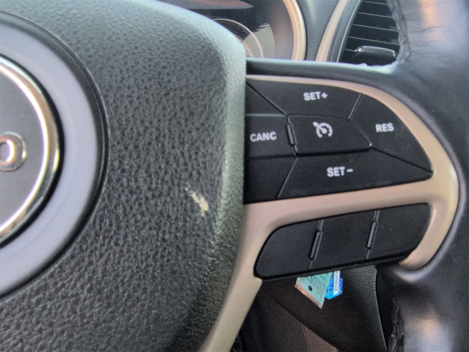 Thumbnail: 2018 Jeep Cherokee - 23