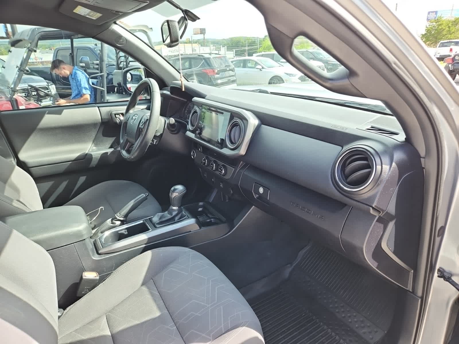 Thumbnail: 2016 Toyota Tacoma - 17
