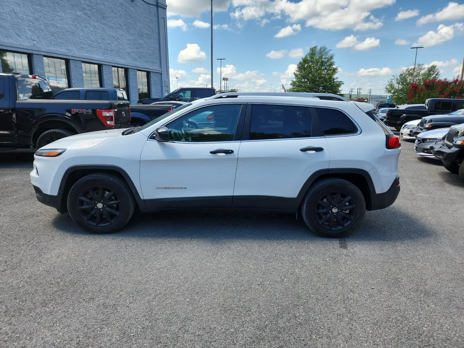 Thumbnail: 2016 Jeep Cherokee - 2