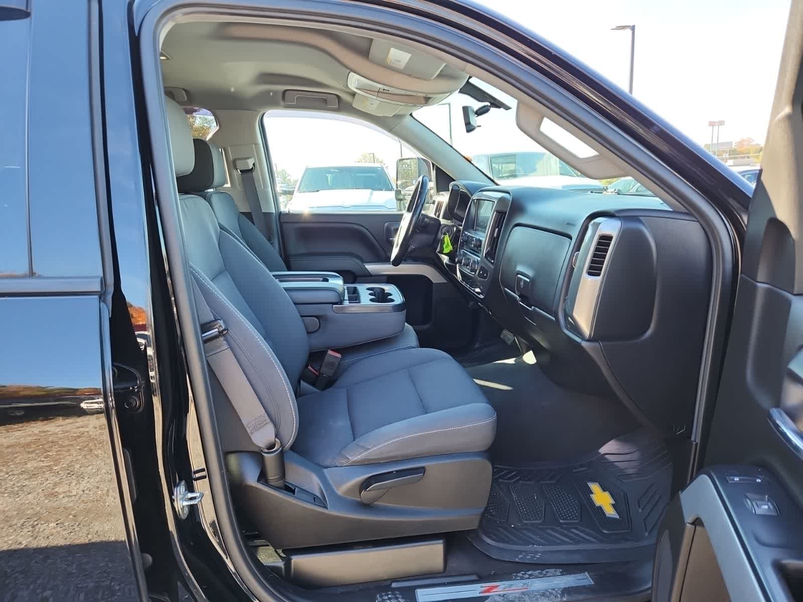 Thumbnail: 2019 Chevrolet Silverado 1500 - 23