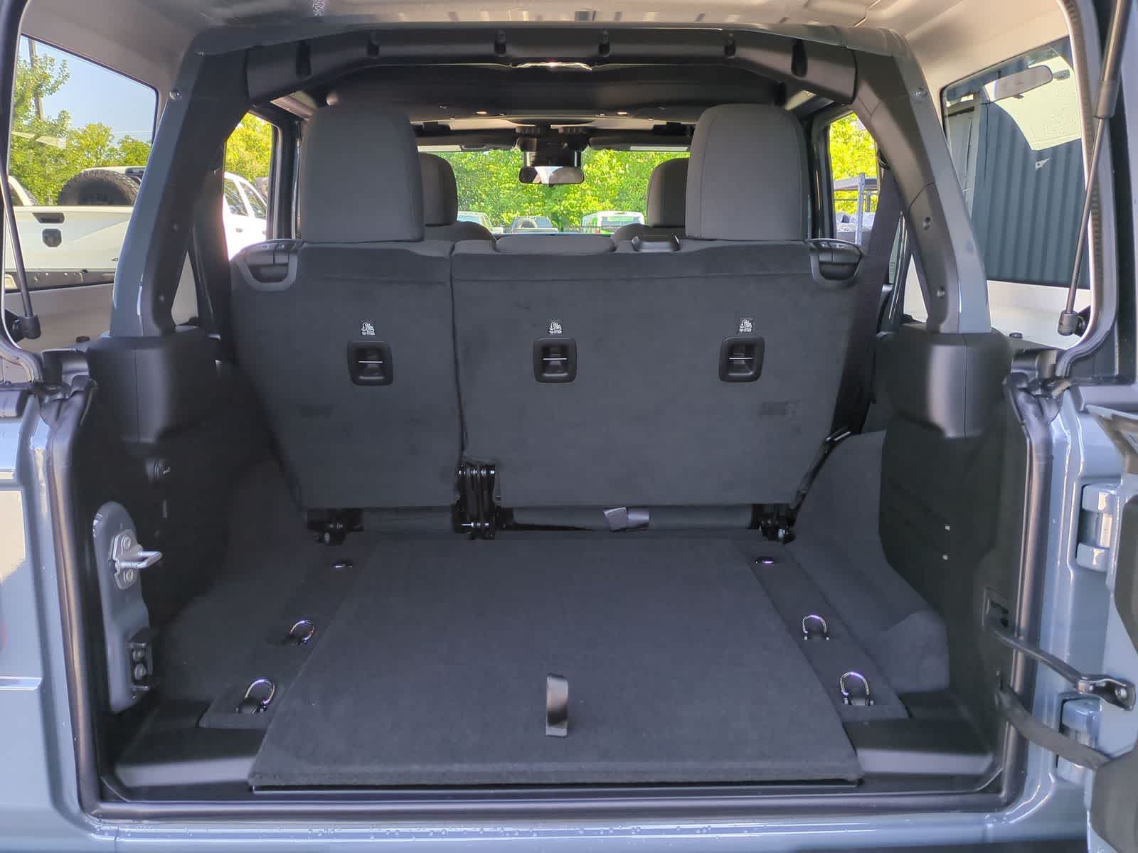 Thumbnail: 2025 Jeep Wrangler - 34