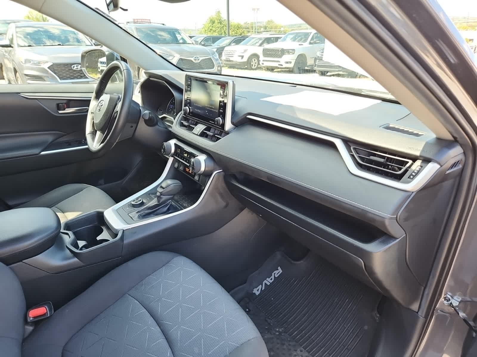 Thumbnail: 2020 Toyota RAV4 - 17