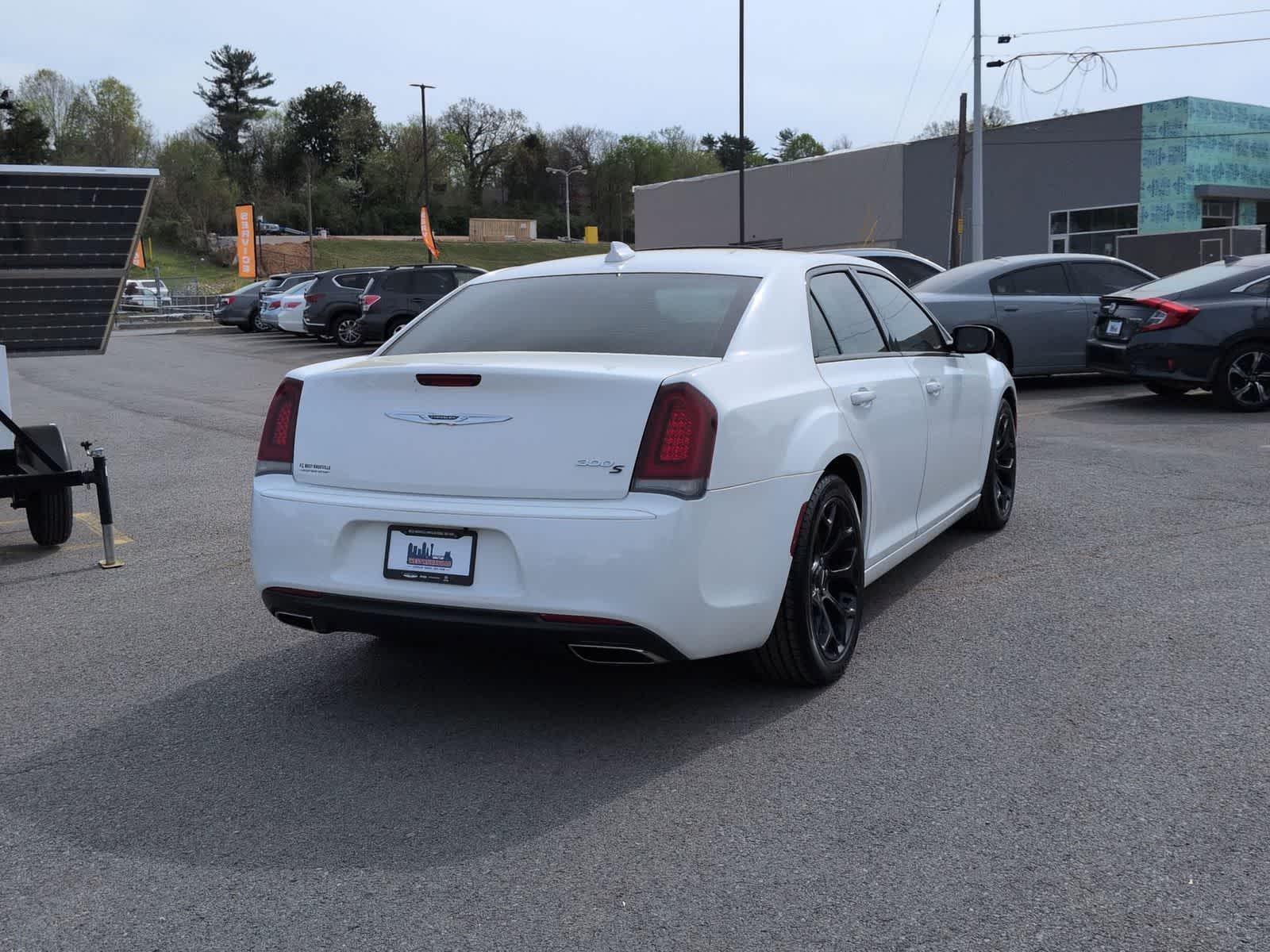 Thumbnail: 2019 Chrysler 300 - 8