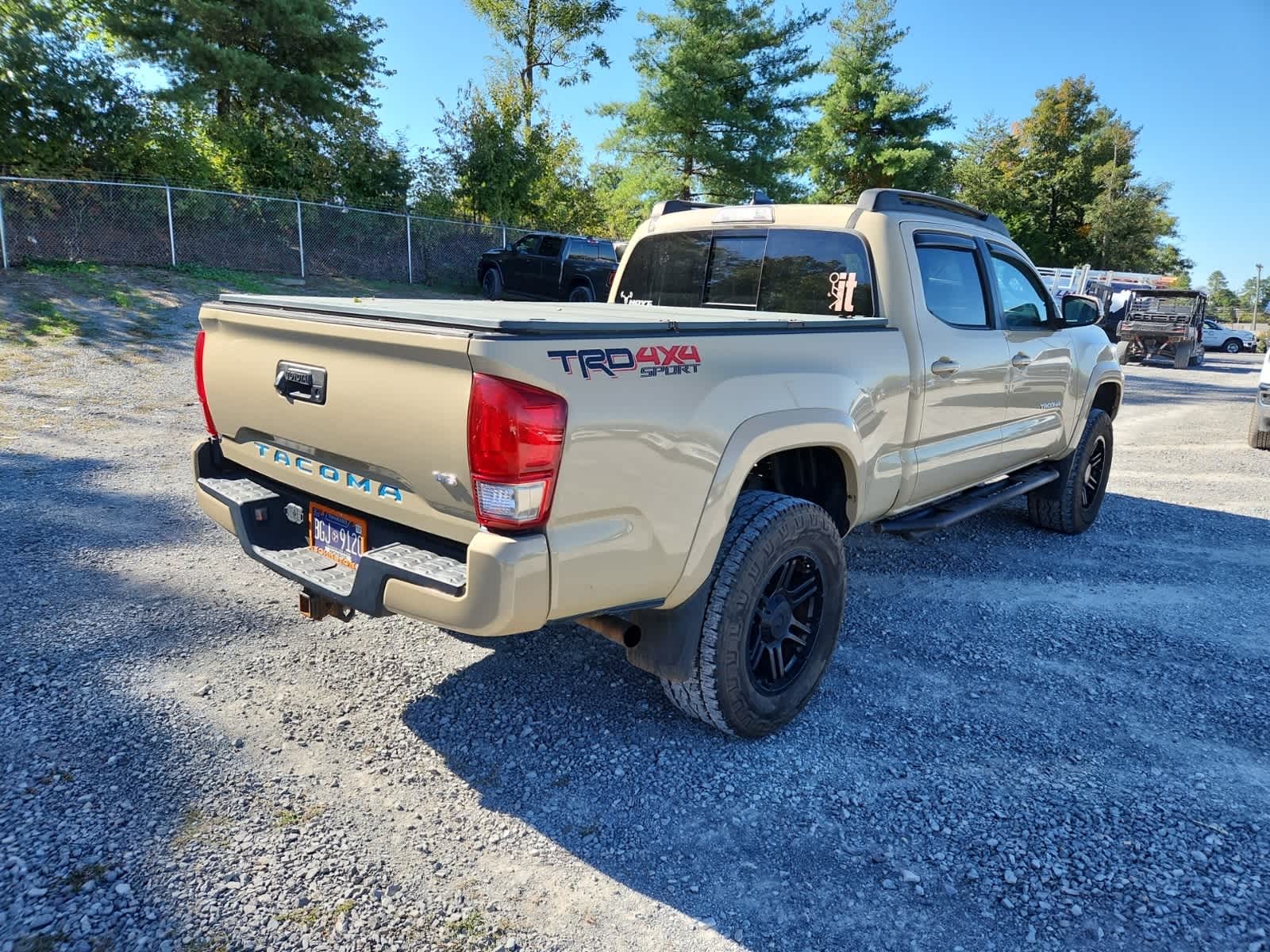 Thumbnail: 2017 Toyota Tacoma - 6