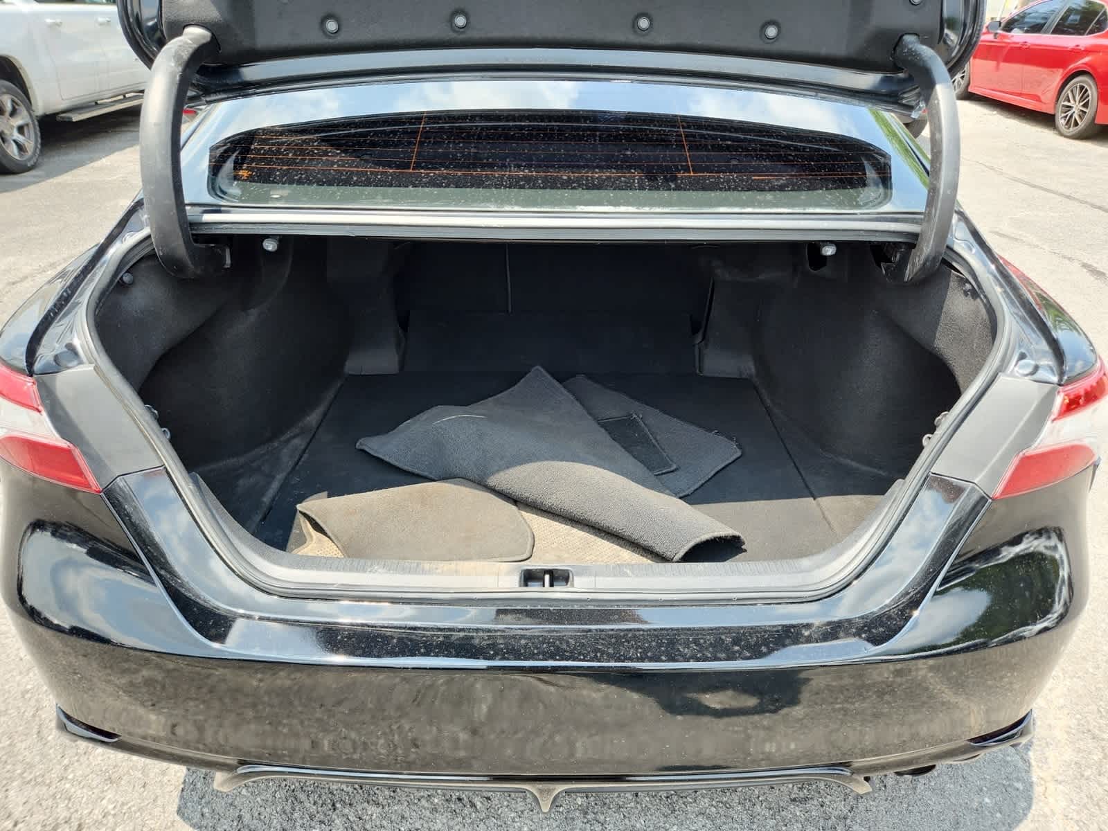 2020 Toyota Camry SE 27