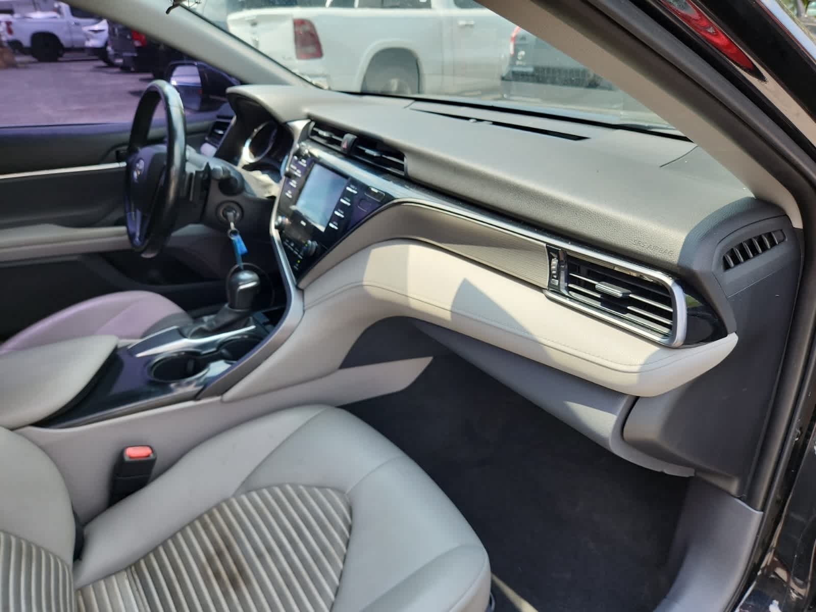2020 Toyota Camry SE 17