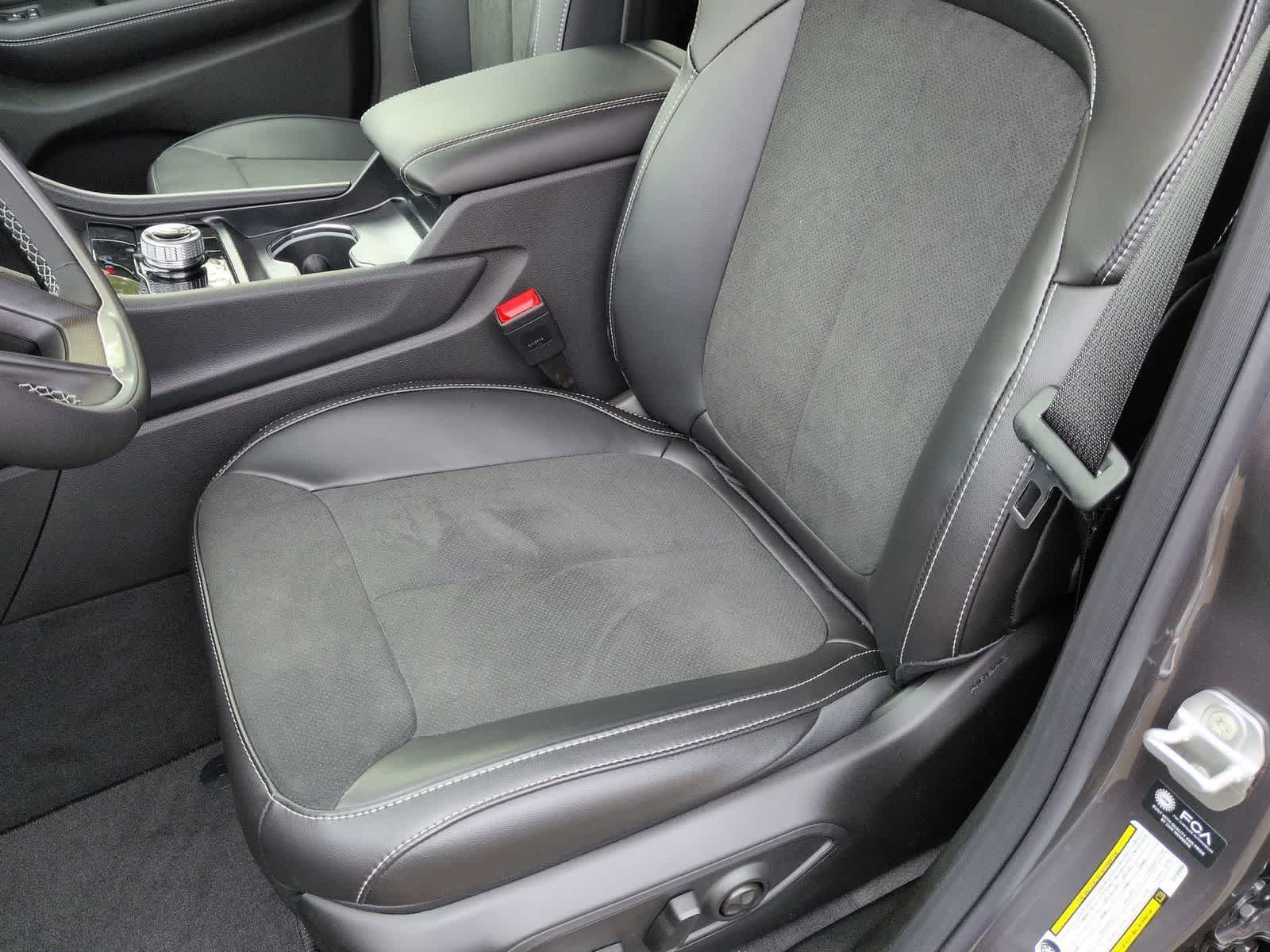 Thumbnail: 2025 Jeep Grand Cherokee L - 15