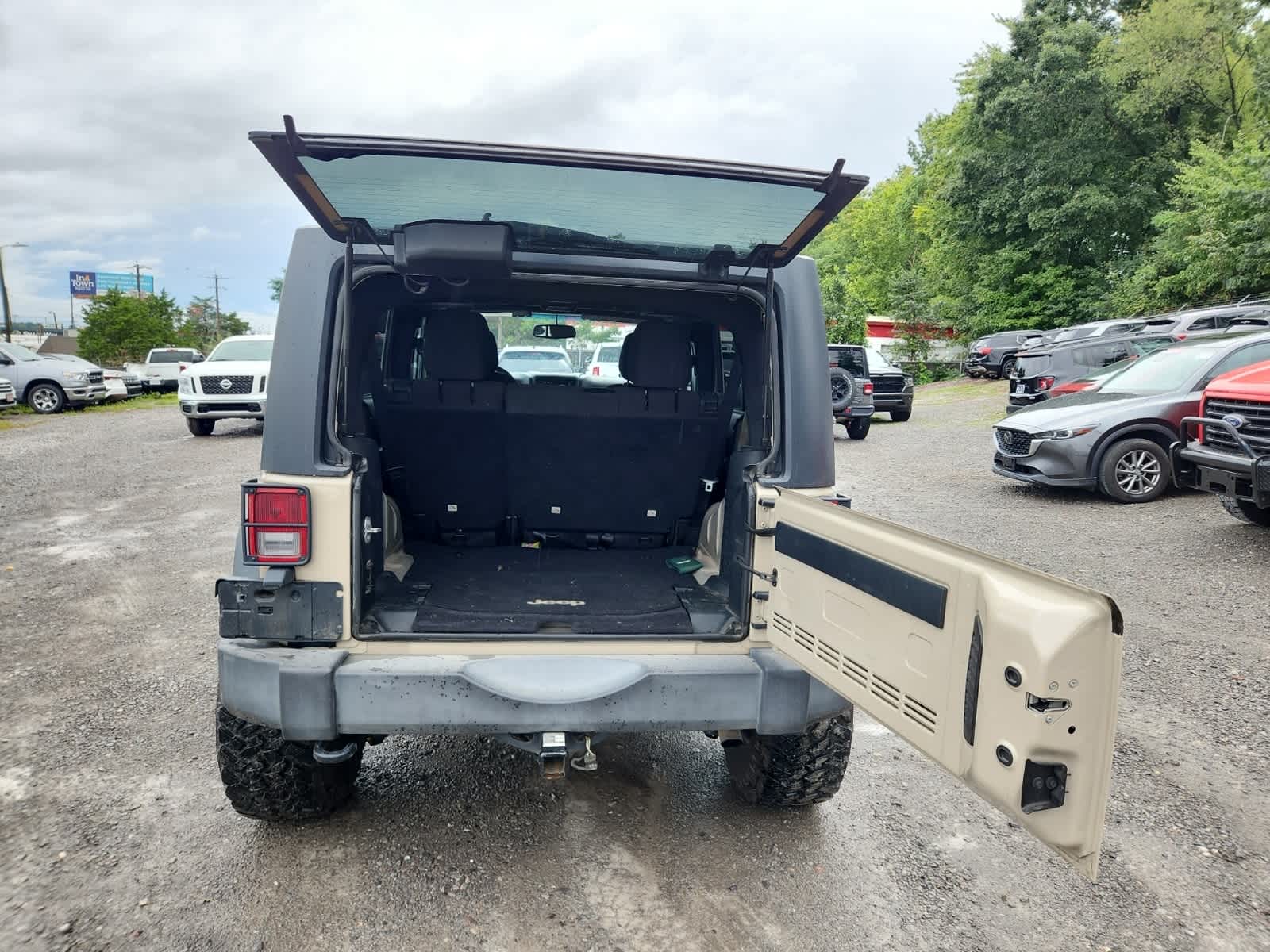 Thumbnail: 2016 Jeep Wrangler - 27