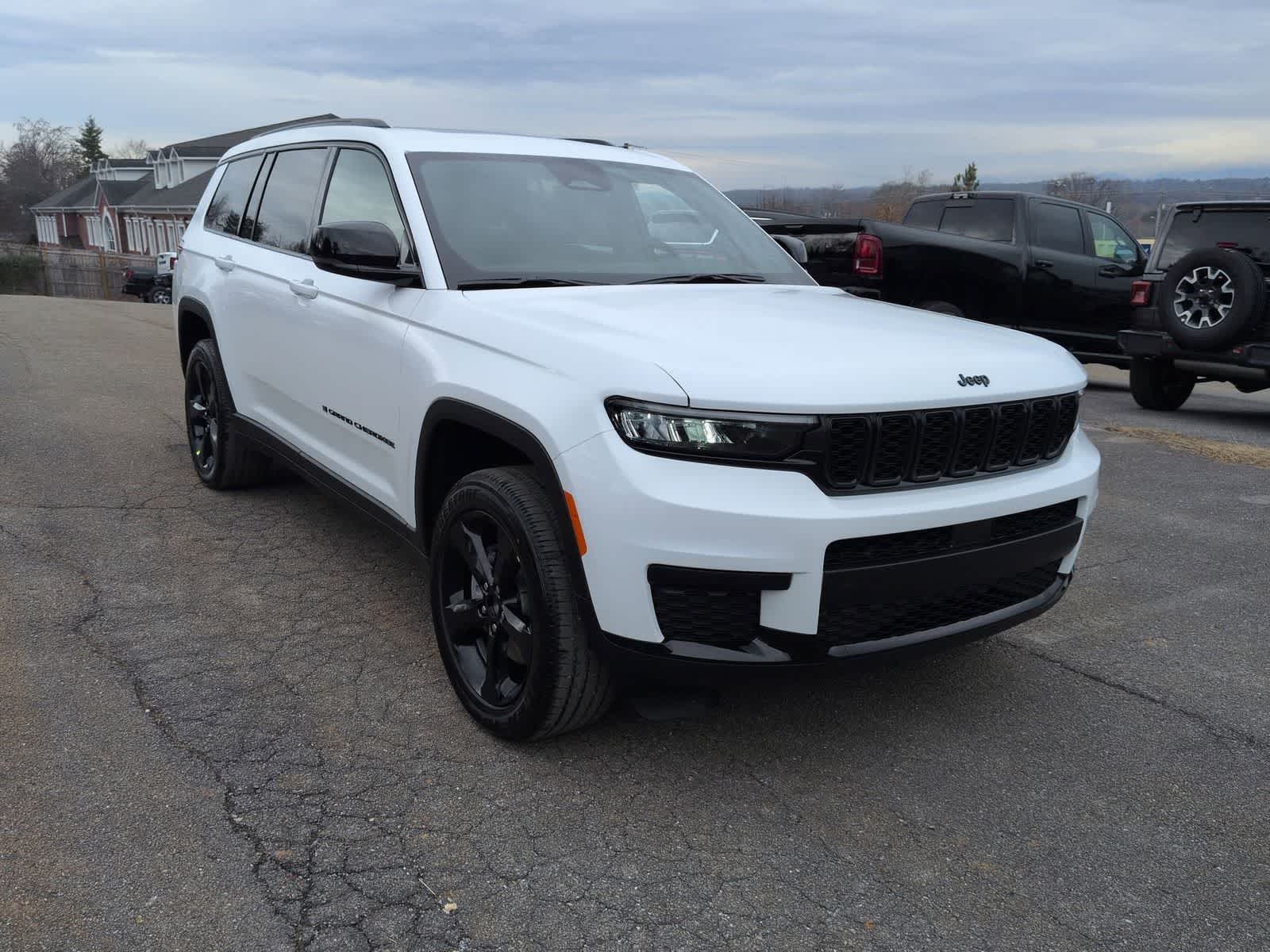 Thumbnail: 2025 Jeep Grand Cherokee L - 2