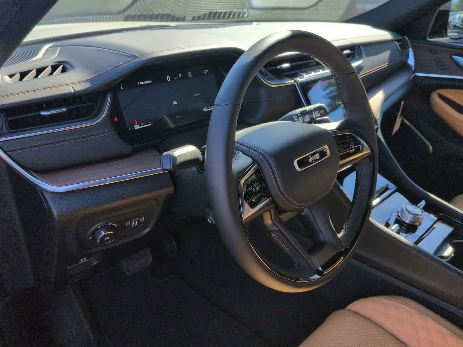 Thumbnail: 2025 Jeep Grand Cherokee - 10