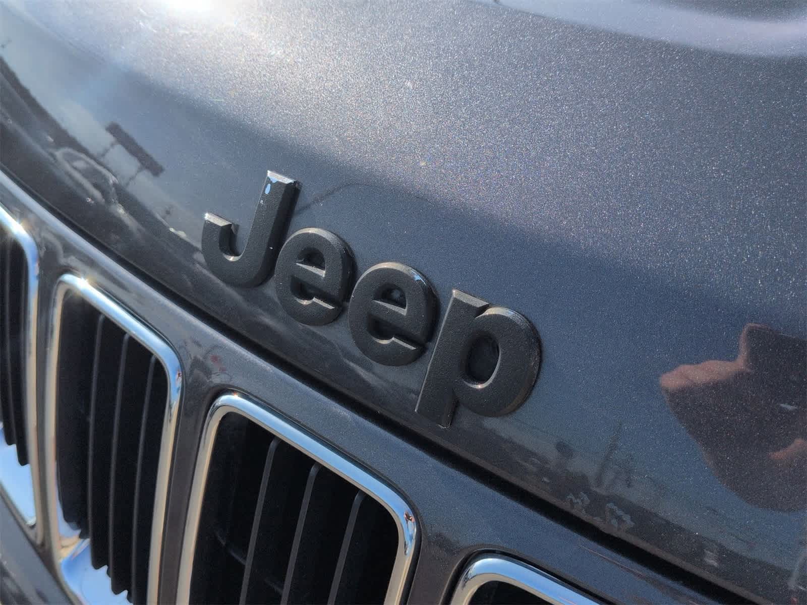 Thumbnail: 2015 Jeep Grand Cherokee - 12