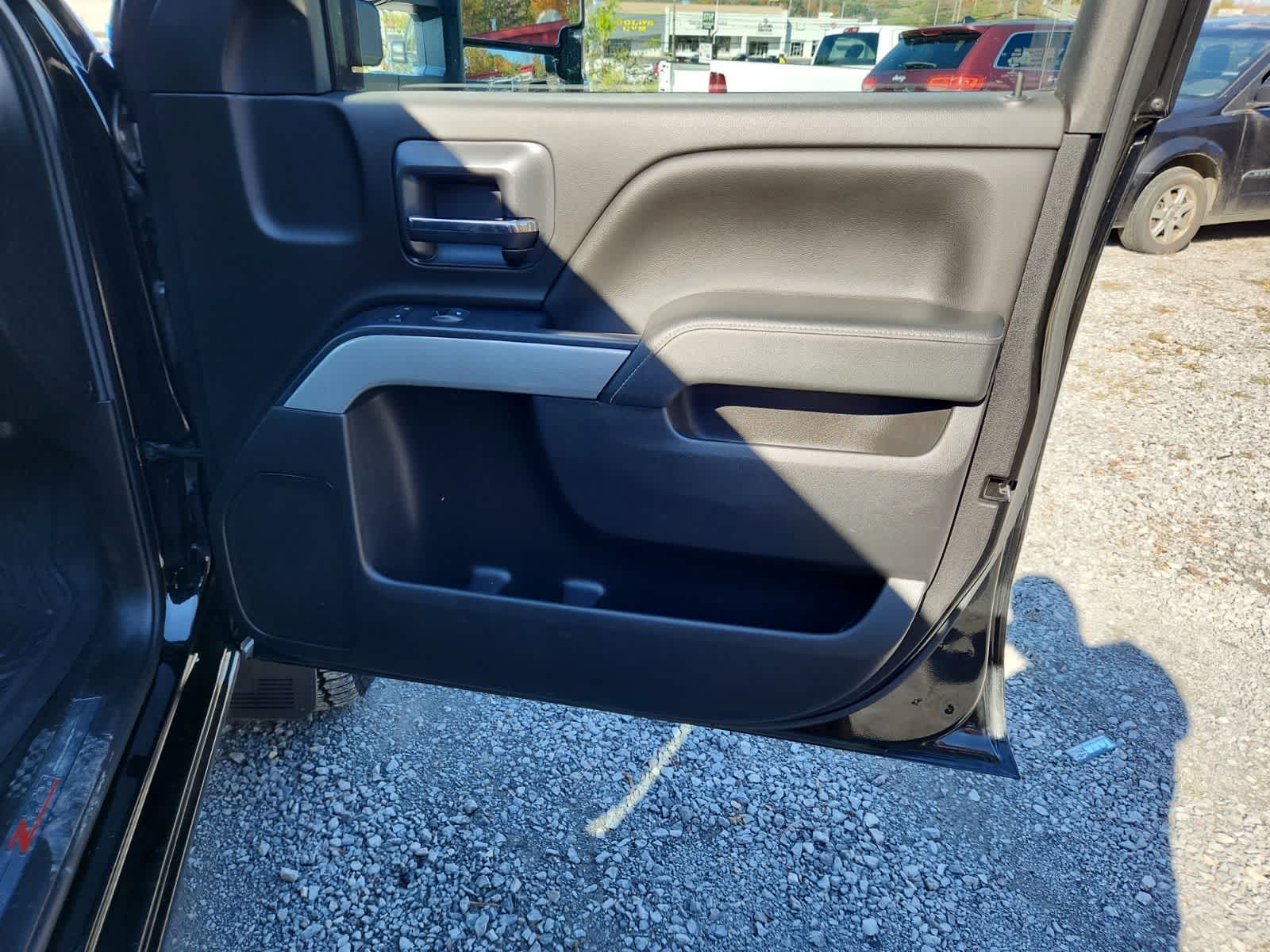 Thumbnail: 2019 Chevrolet Silverado 1500 - 24