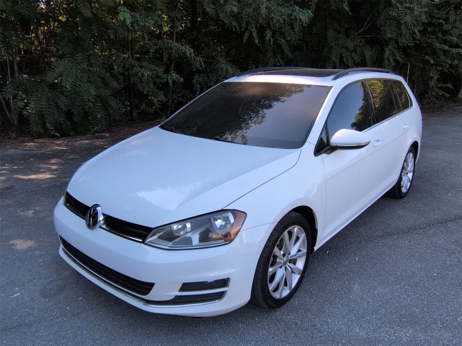 Thumbnail: 2016 Volkswagen e-Golf - 4