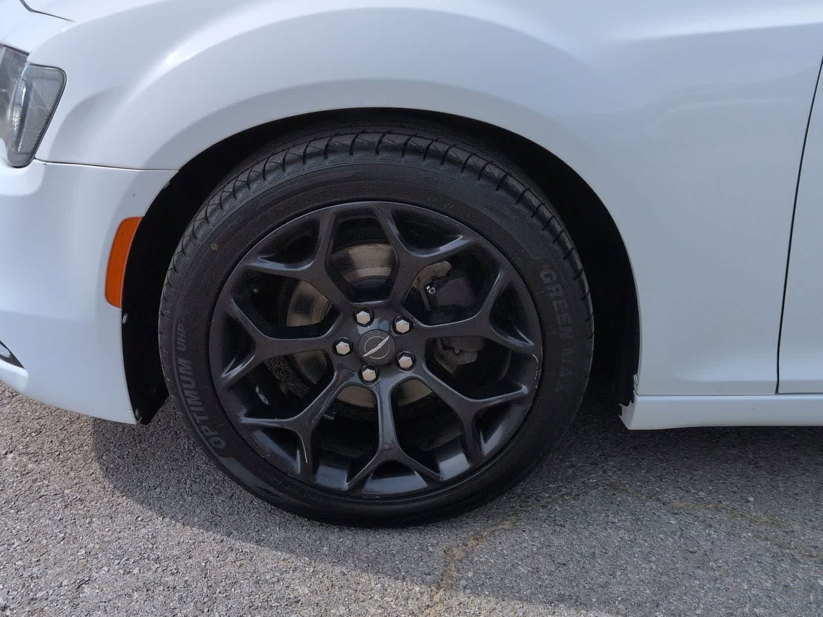 Thumbnail: 2019 Chrysler 300 - 14