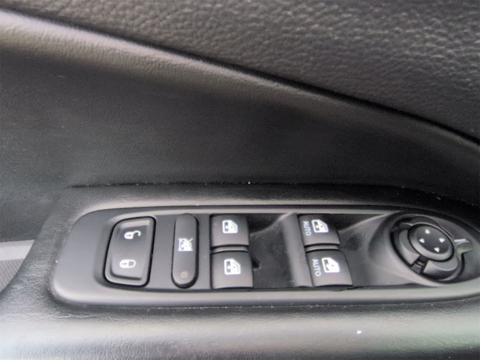 Thumbnail: 2017 Jeep Compass - 16