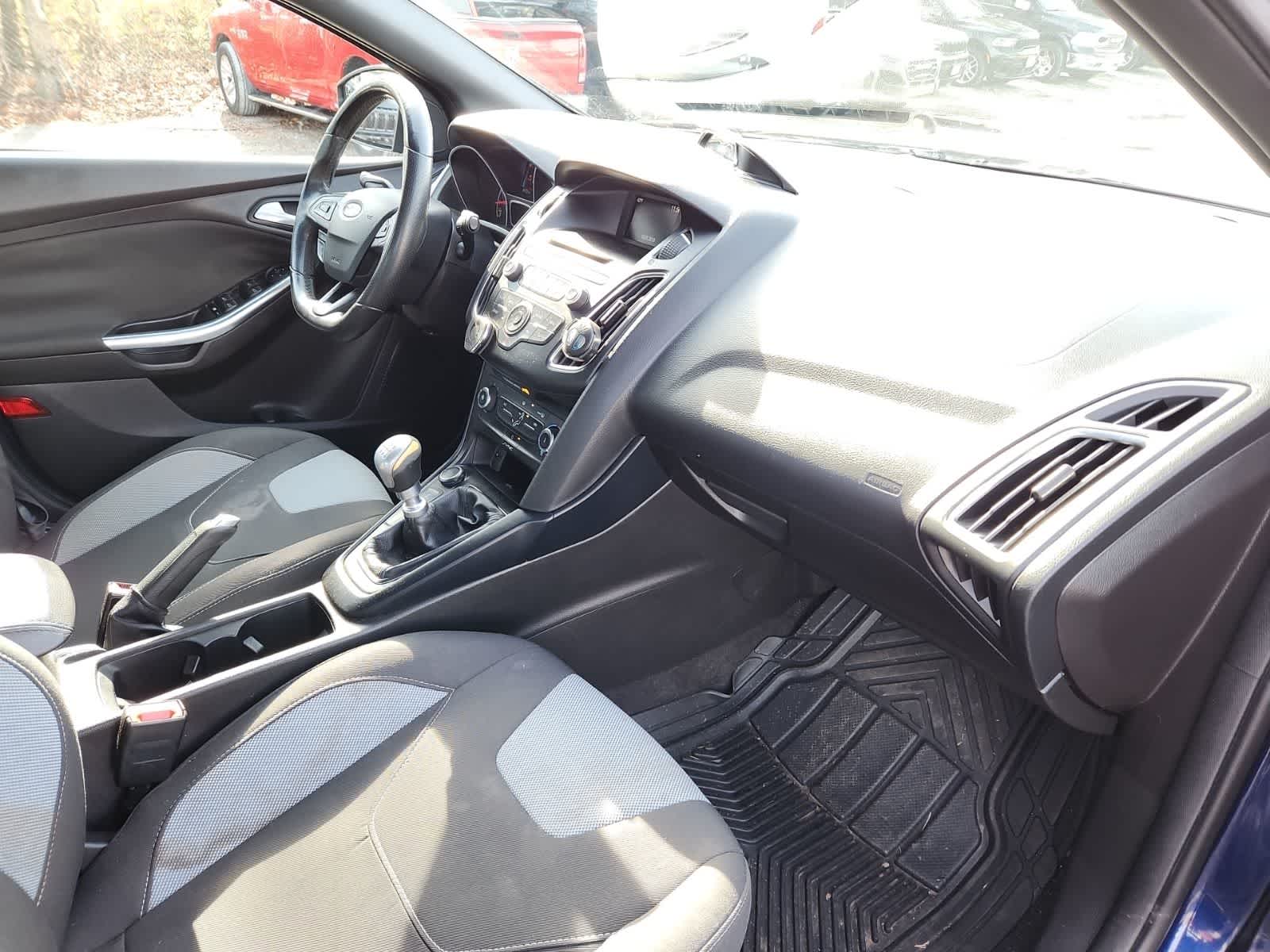 Thumbnail: 2017 Ford Focus - 17