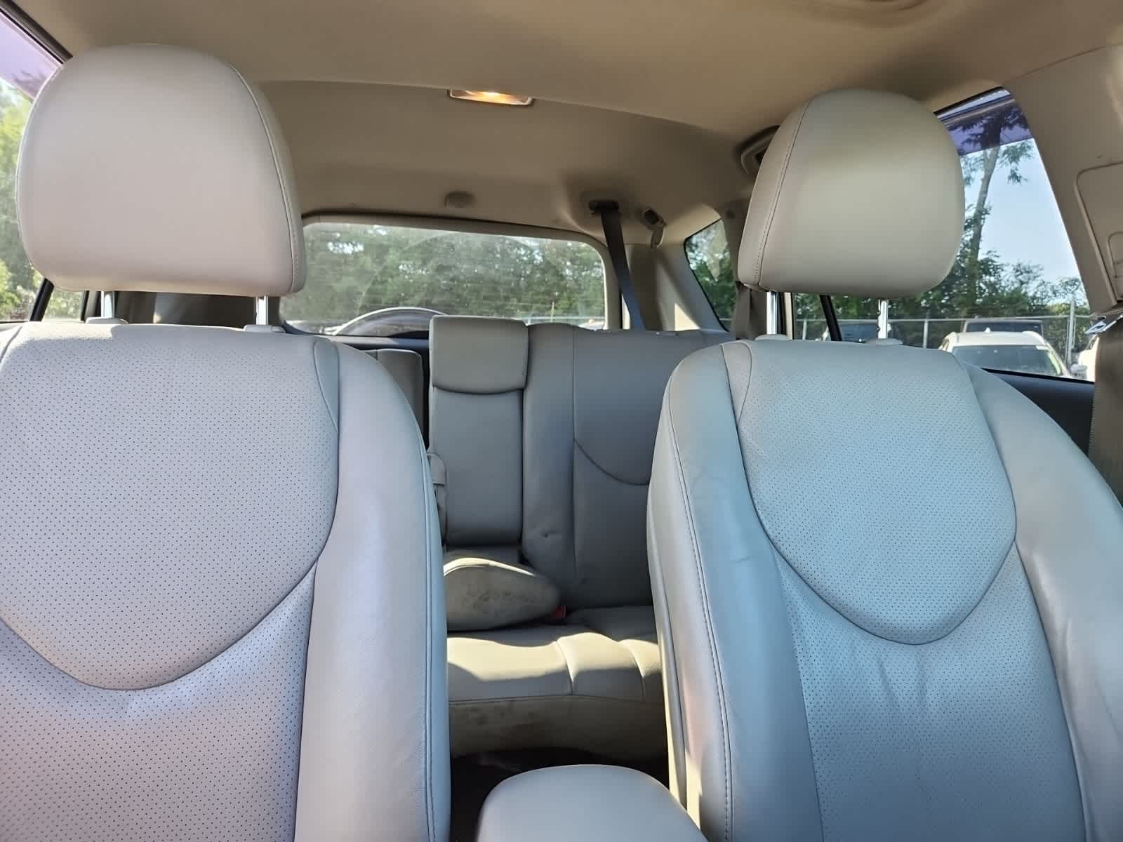 Thumbnail: 2011 Toyota RAV4 - 23