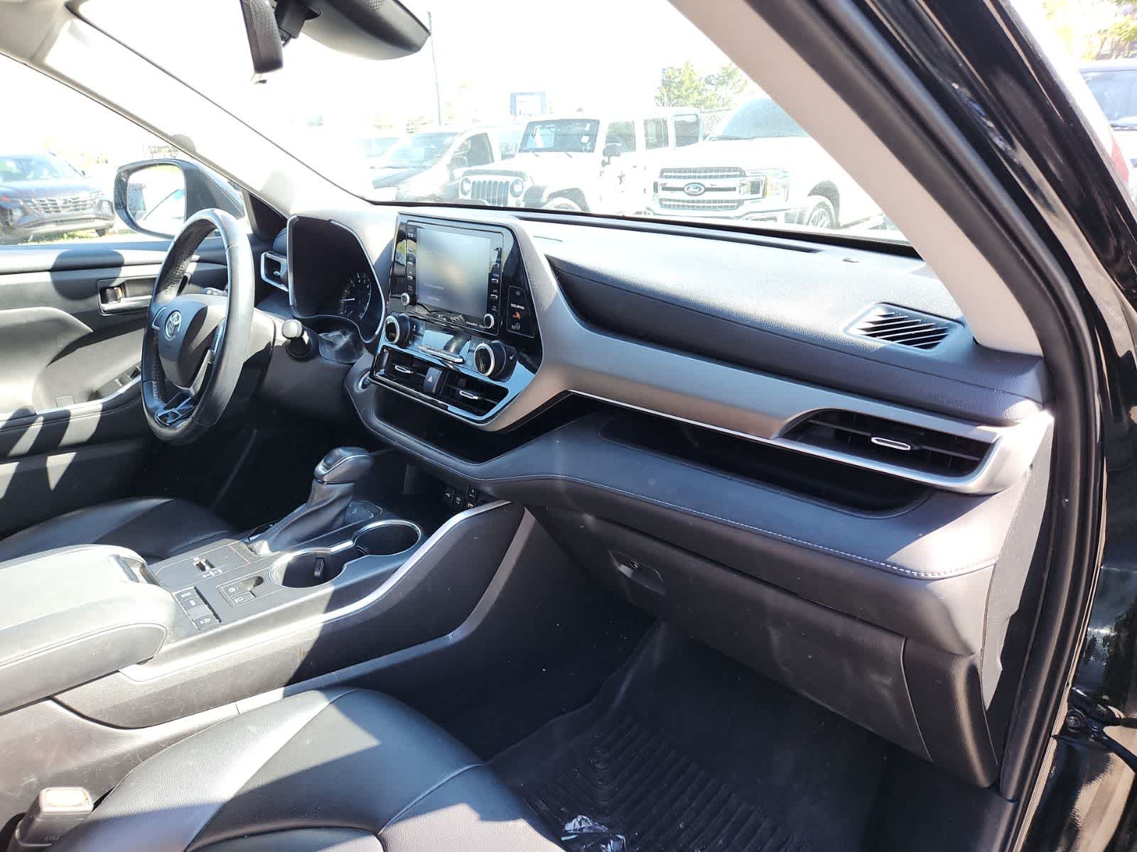 Thumbnail: 2021 Toyota Highlander - 17