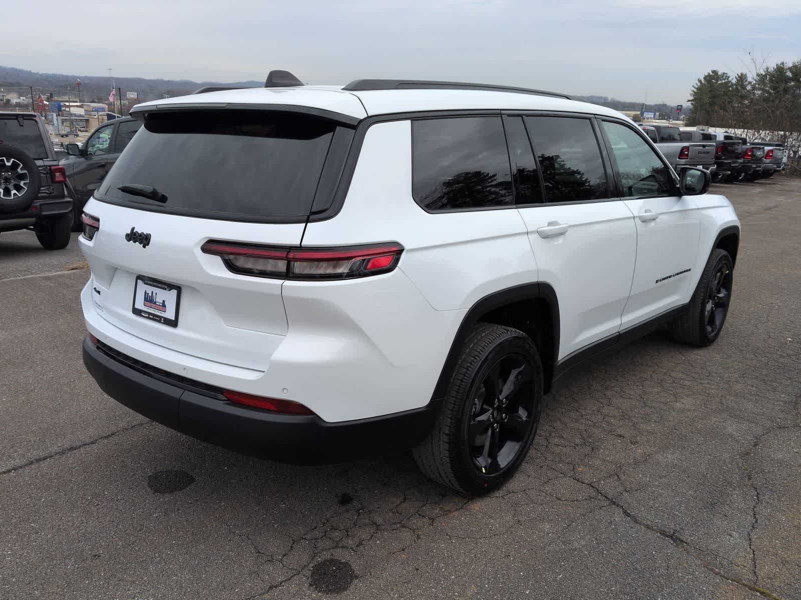 Thumbnail: 2025 Jeep Grand Cherokee L - 8