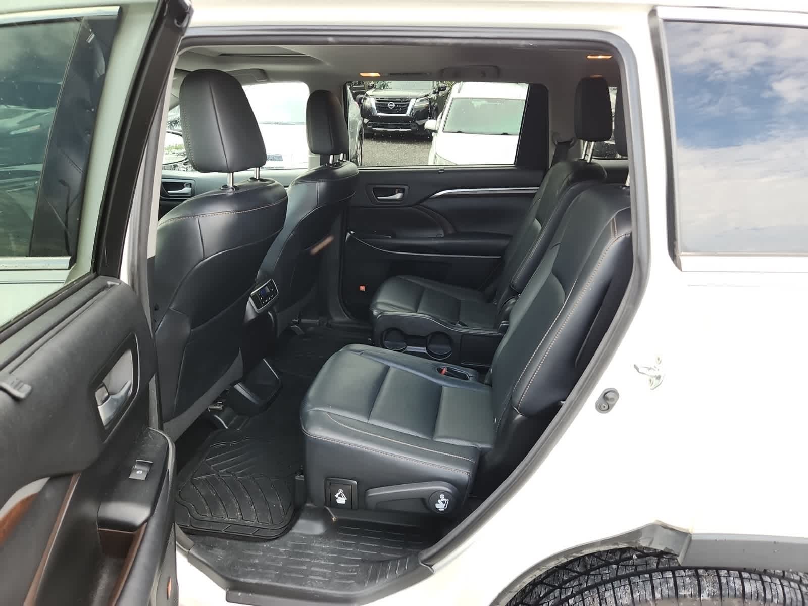 Thumbnail: 2016 Toyota Highlander - 27