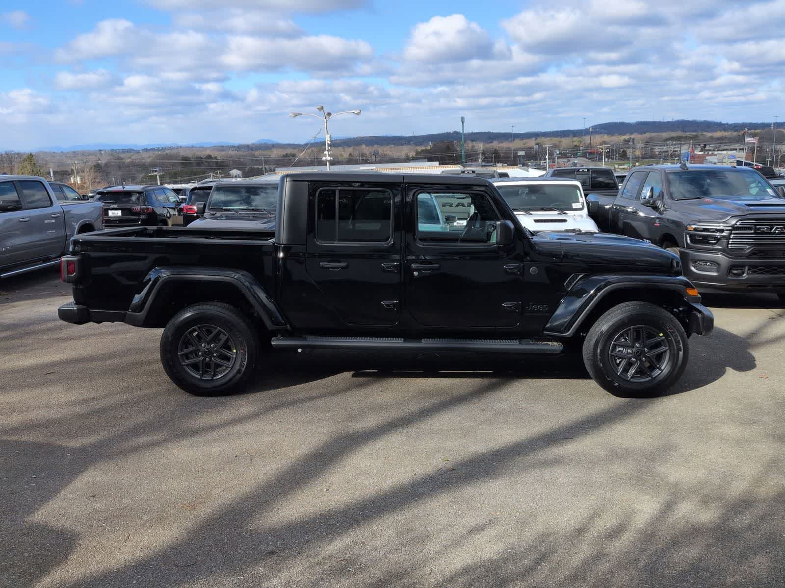 Thumbnail: 2026 Jeep Gladiator - 9
