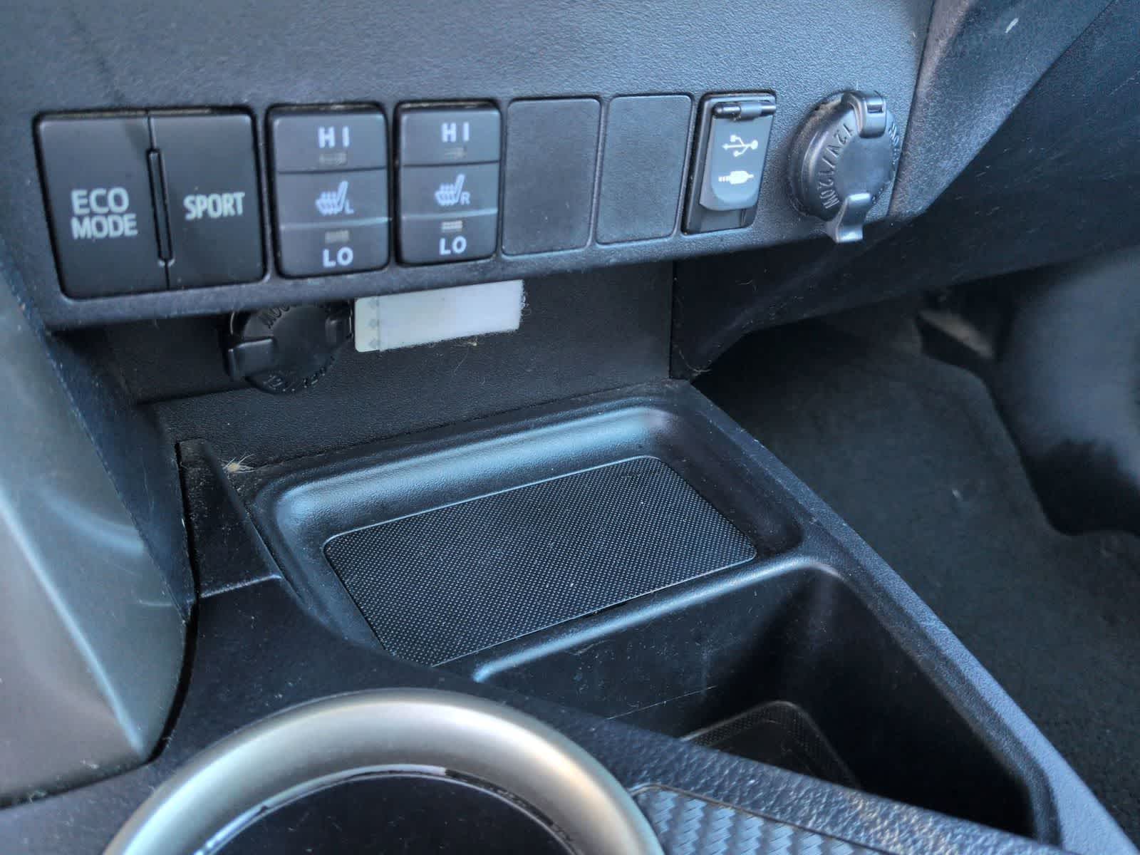 Thumbnail: 2015 Toyota RAV4 - 29