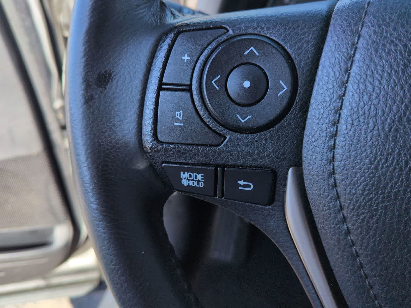 Thumbnail: 2015 Toyota RAV4 - 22