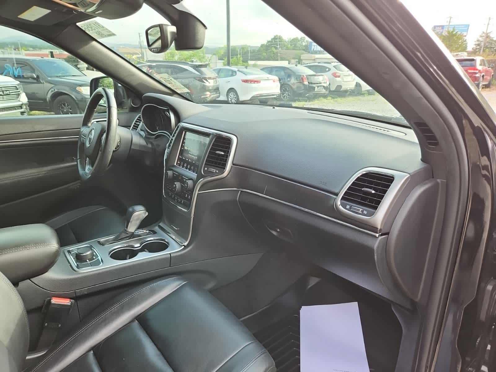 Thumbnail: 2018 Jeep Grand Cherokee - 17