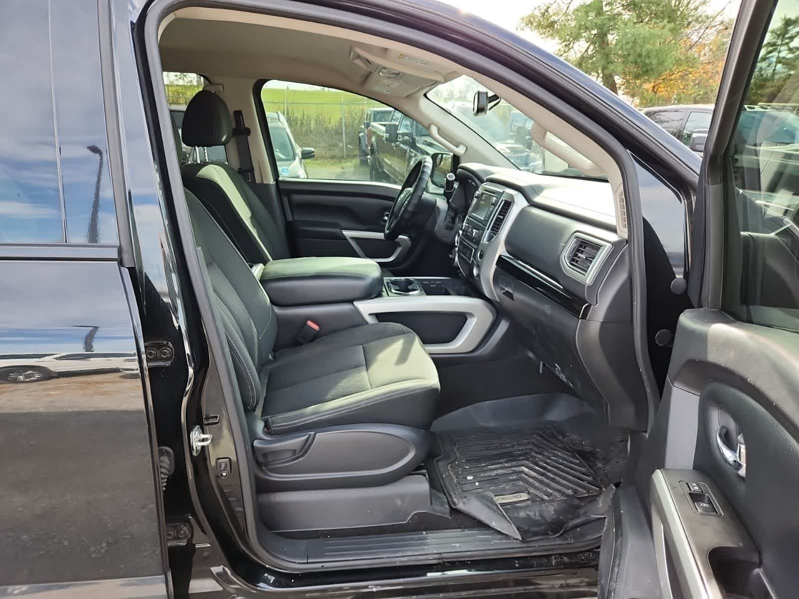 Thumbnail: 2019 Nissan Titan - 21