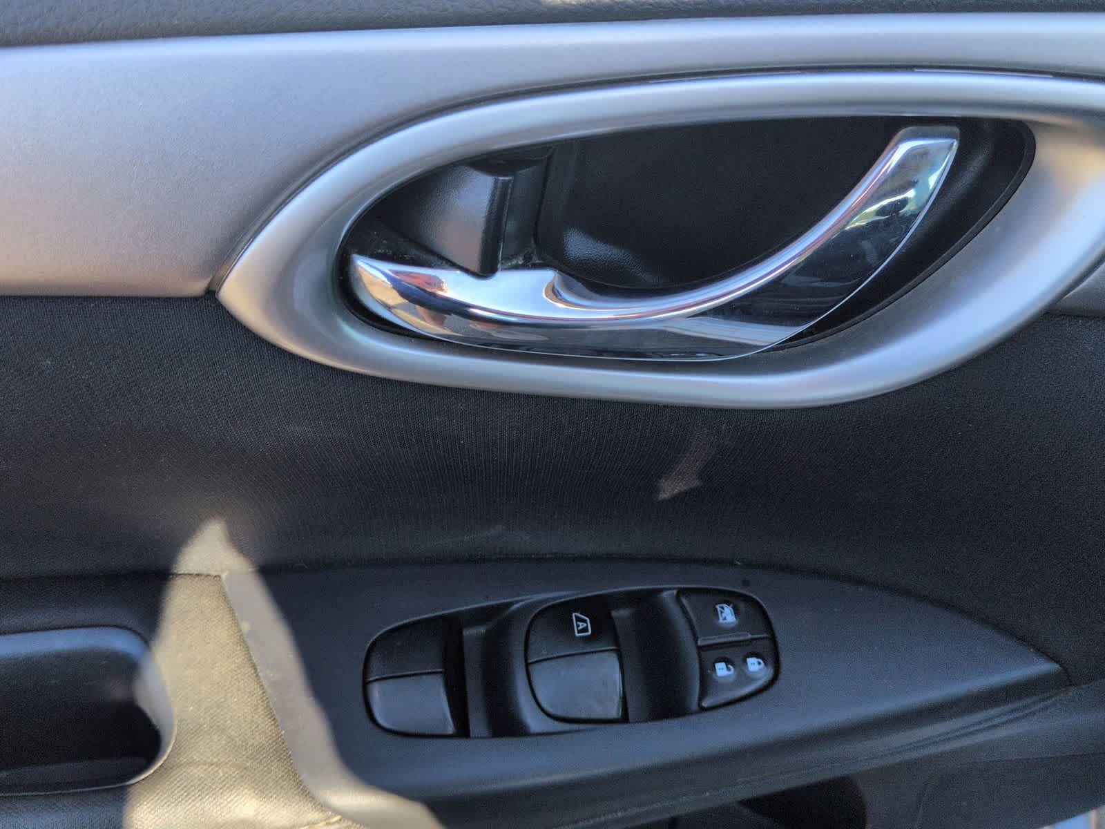 Thumbnail: 2015 Nissan Sentra - 16