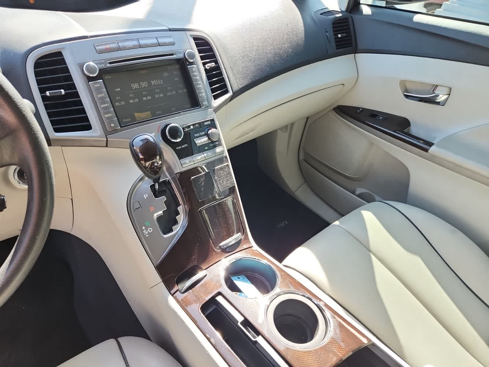 Thumbnail: 2011 Toyota Venza - 10