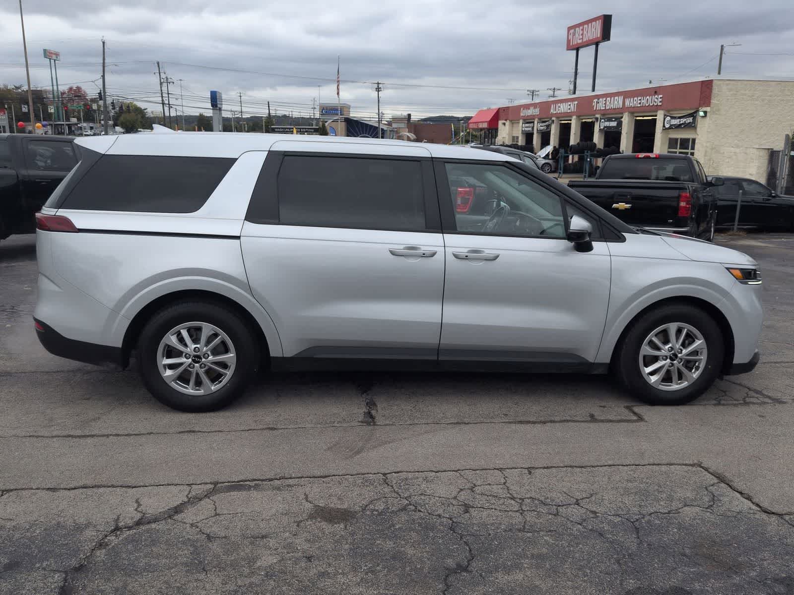 Thumbnail: 2022 Kia Carnival - 9