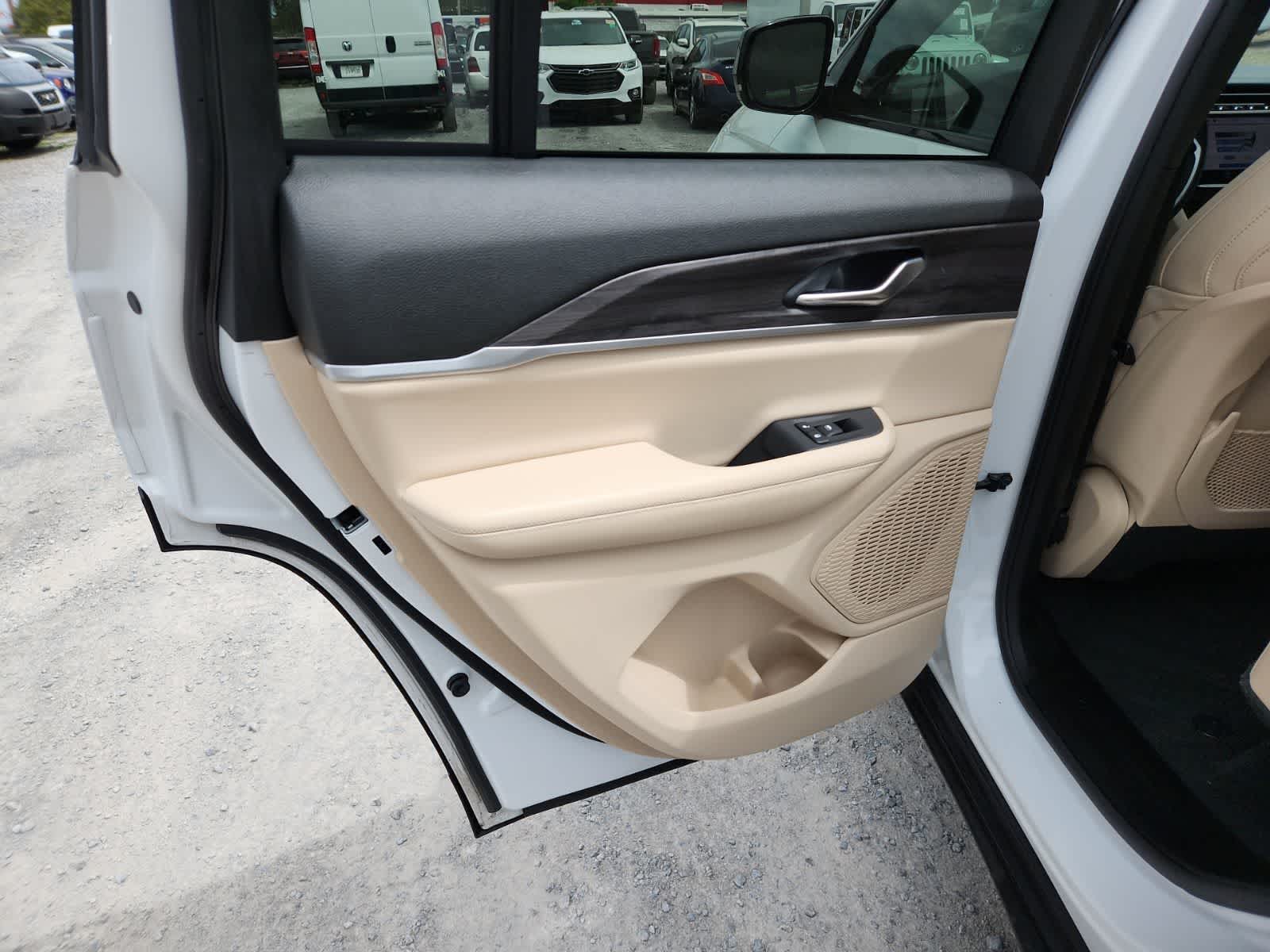 Thumbnail: 2023 Jeep Grand Cherokee - 27