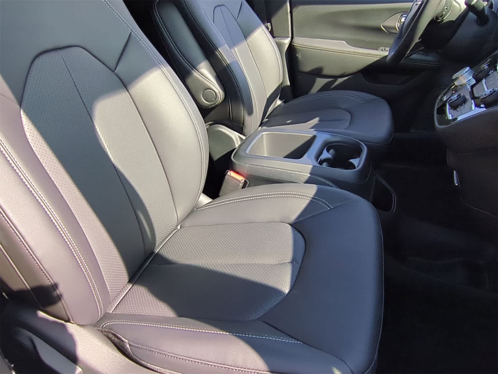 Thumbnail: 2025 Chrysler Pacifica - 21