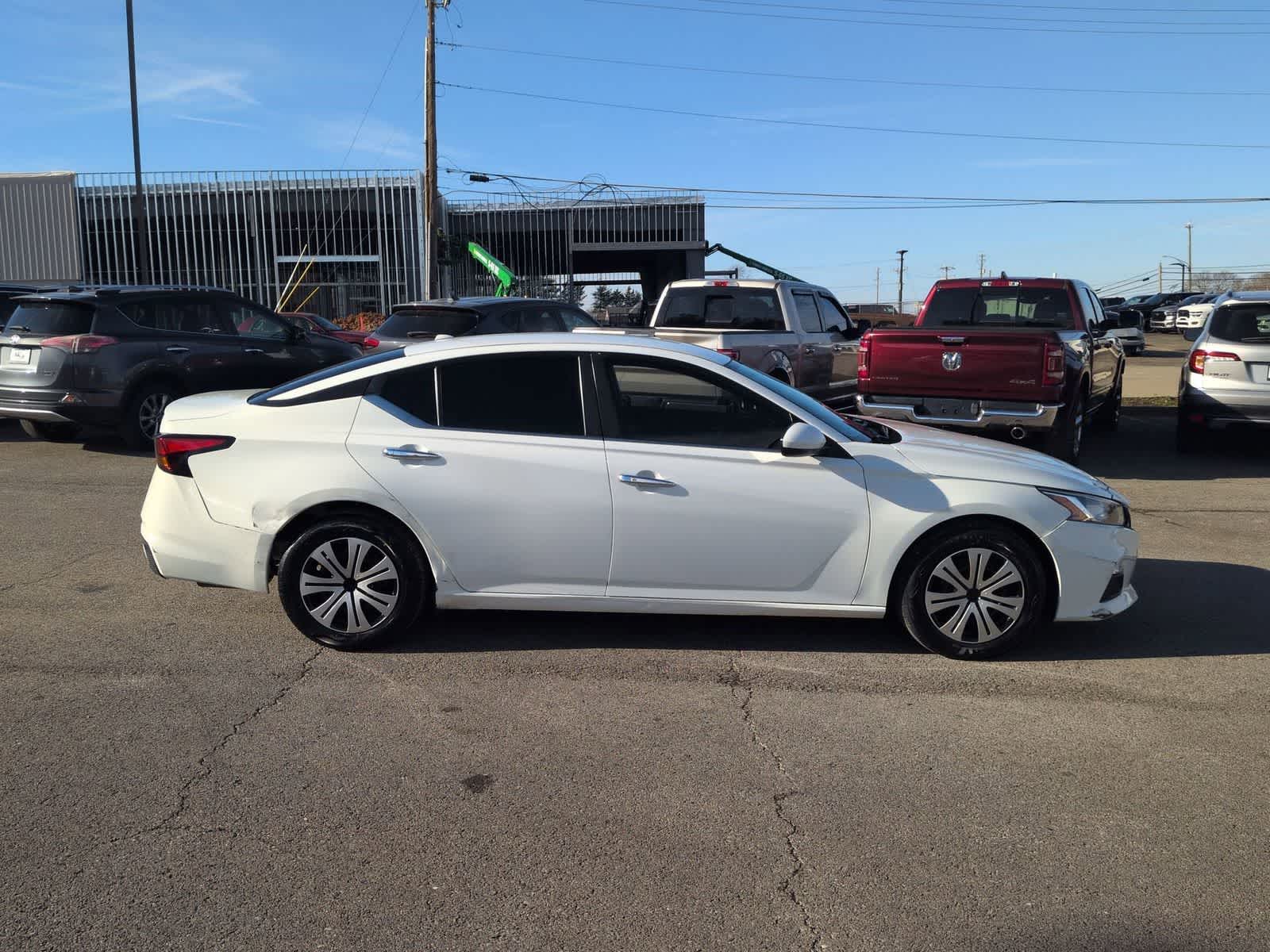 Thumbnail: 2020 Nissan Altima - 9