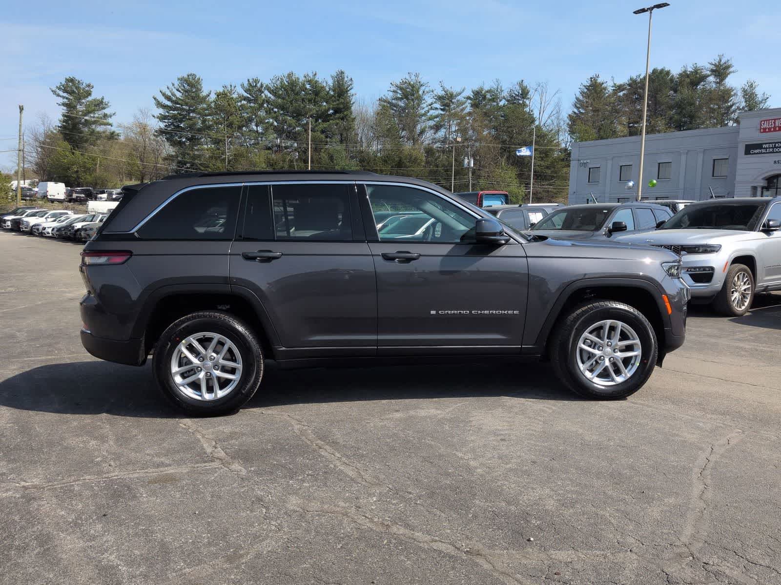 Thumbnail: 2026 Jeep Grand Cherokee - 9