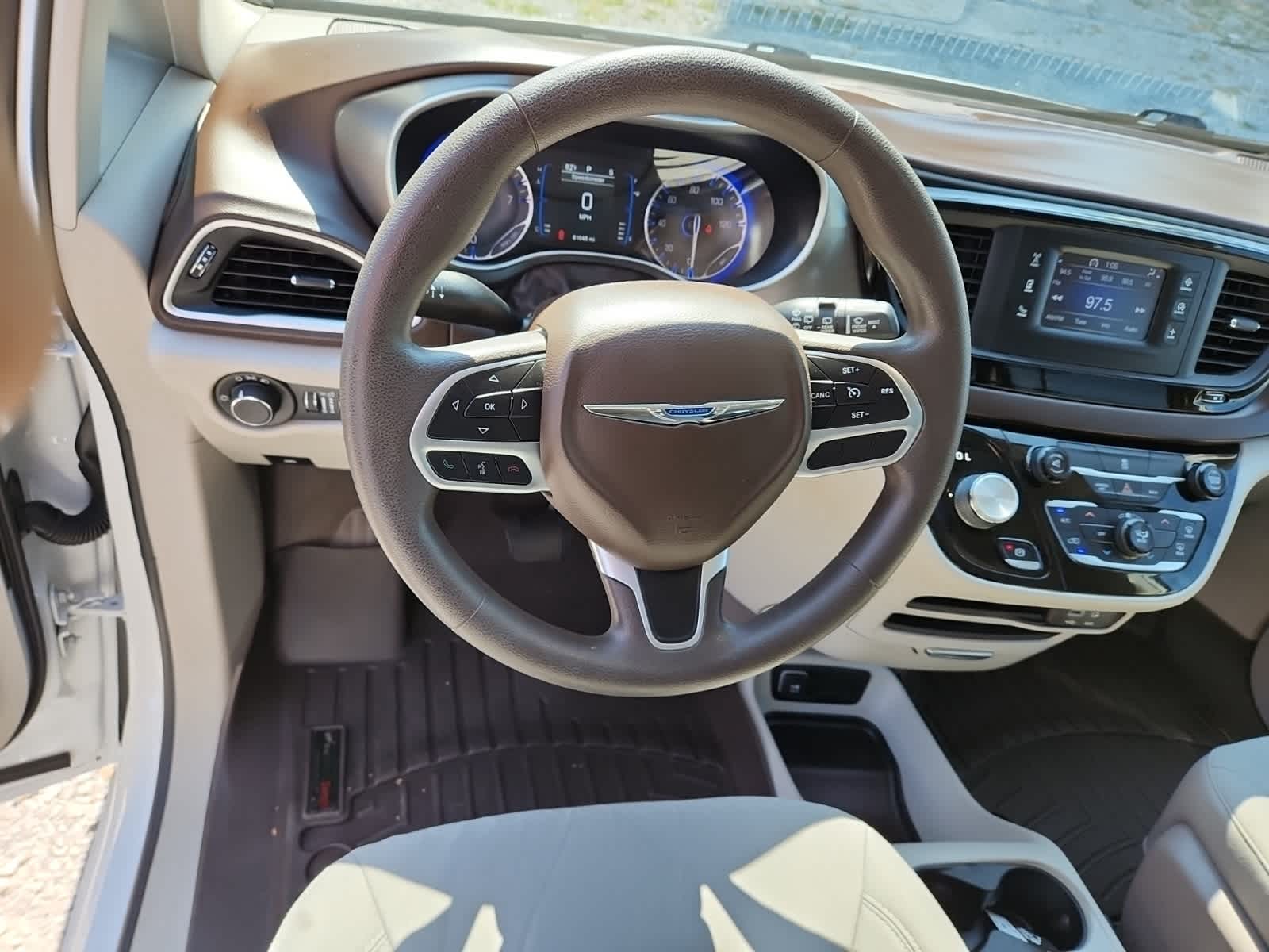 Thumbnail: 2017 Chrysler Pacifica - 12
