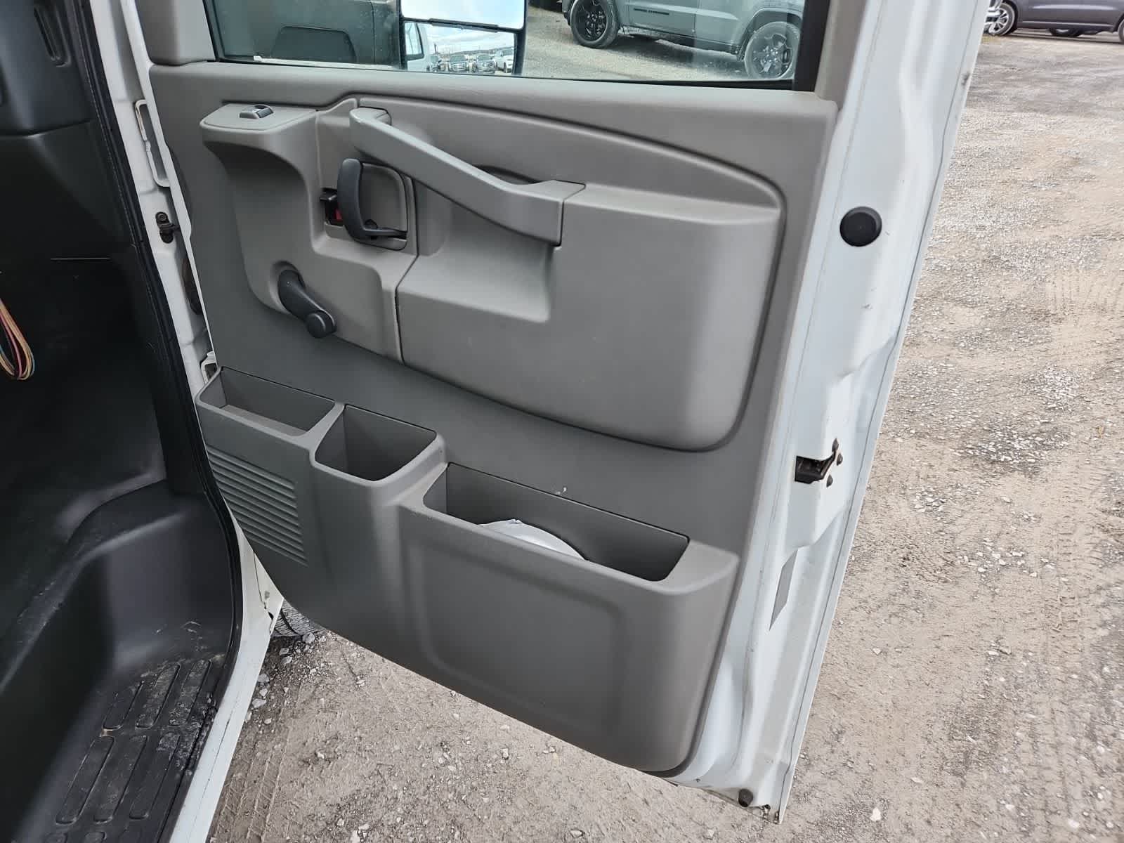 Thumbnail: 2016 GMC Savana - 21