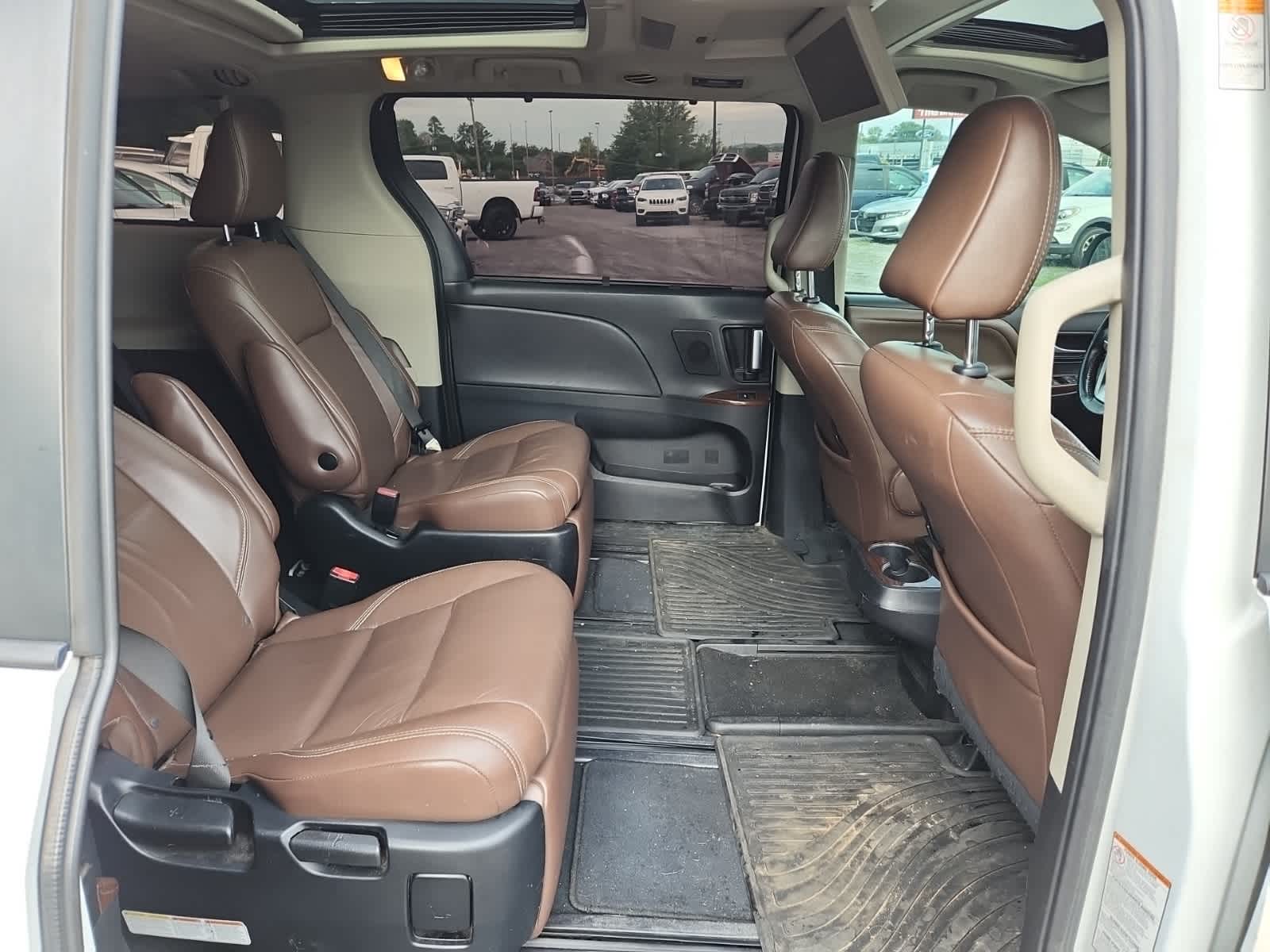 Thumbnail: 2019 Toyota Sienna - 23