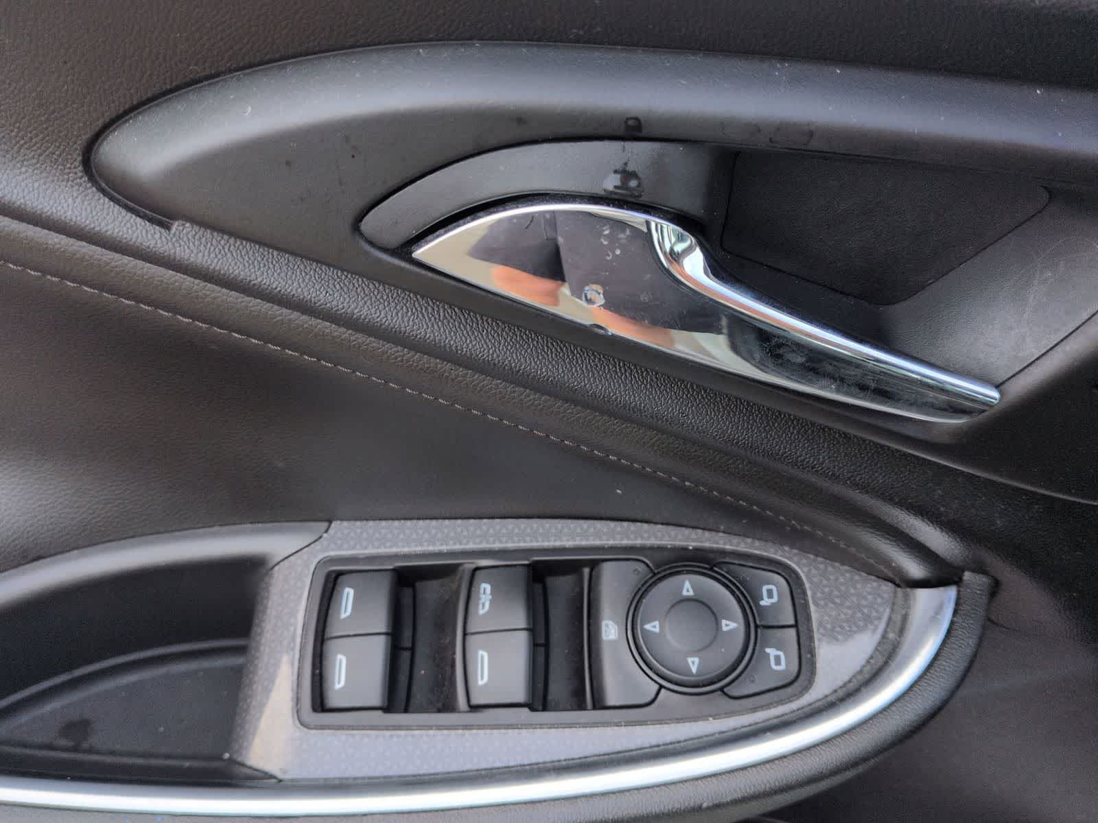 Thumbnail: 2021 Chevrolet Malibu - 16