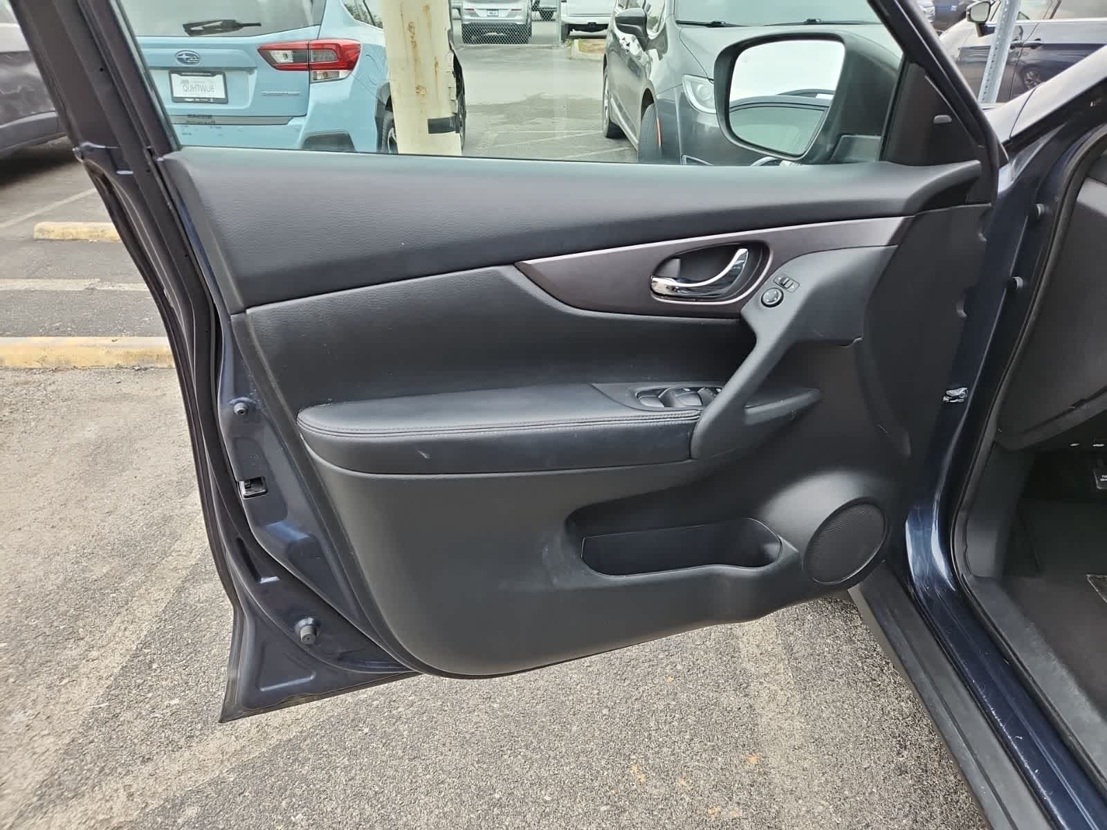 Thumbnail: 2016 Nissan Rogue - 16