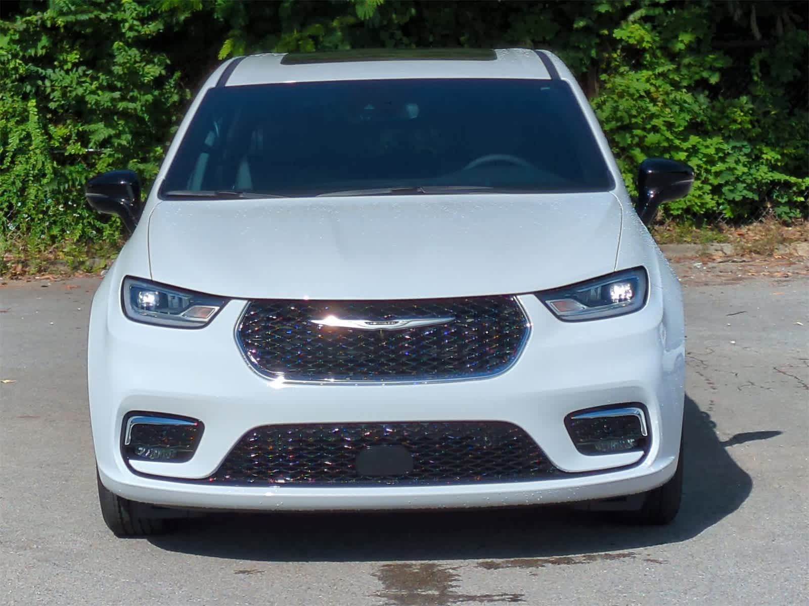 Thumbnail: 2025 Chrysler Pacifica - 3