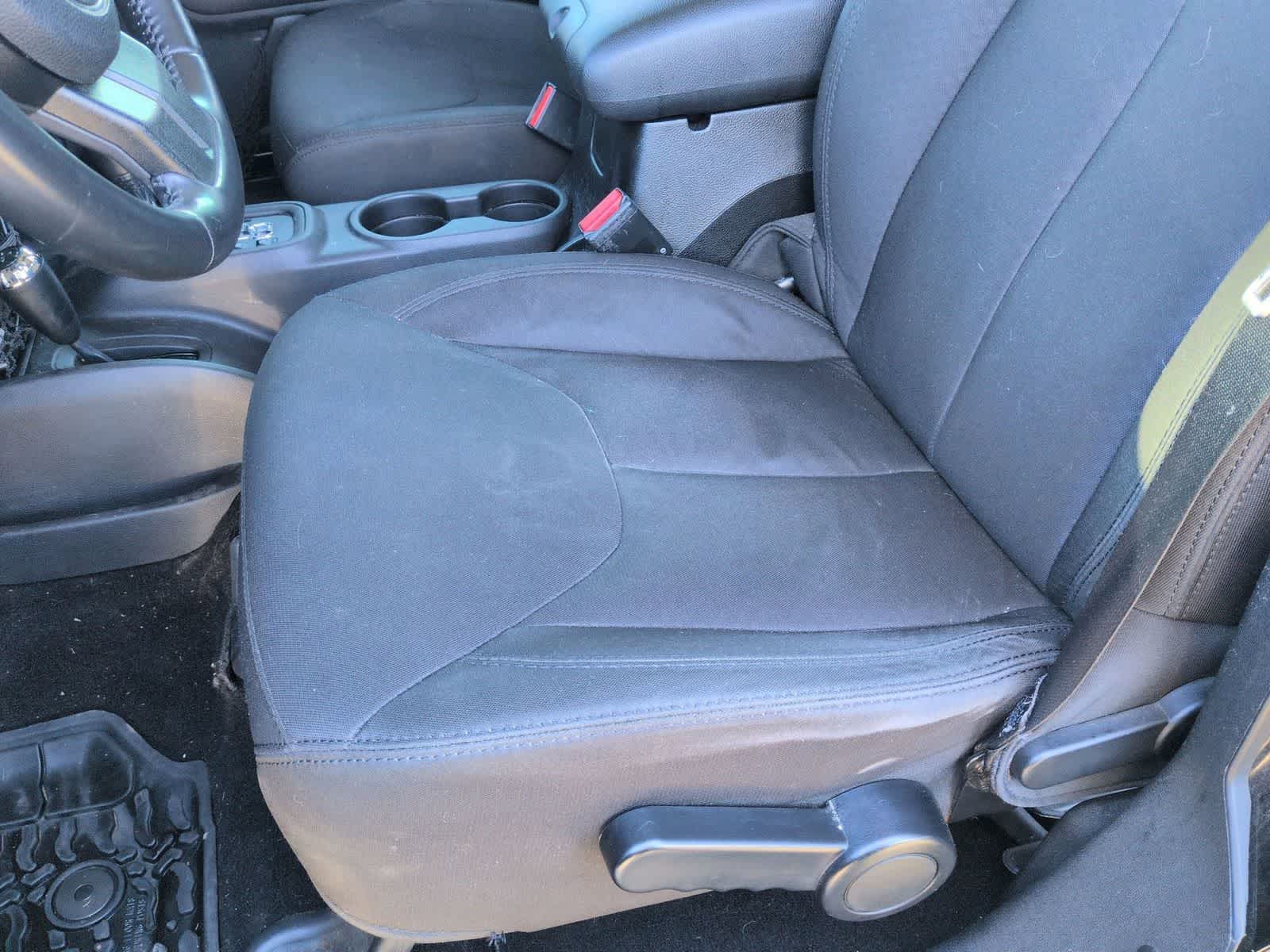 Thumbnail: 2015 Jeep Wrangler - 6